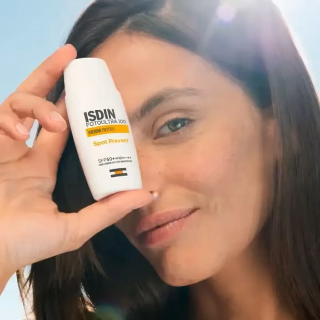 ضد آفتاب ضد لک اسپات پریونت بی رنگ ایزدین | ISDIN FotoUltra 100 Spot Prevent Fusion Fluid SPF 50+ — تصویر ۳