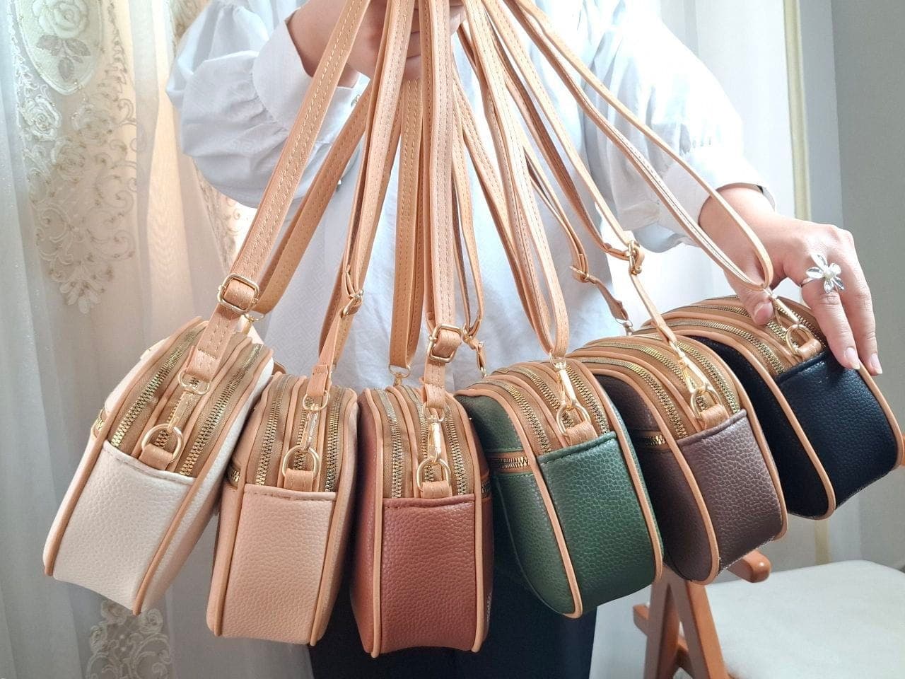 کیف زنانه دوشی چهارزیپ شش رنگ — تصویر ۲