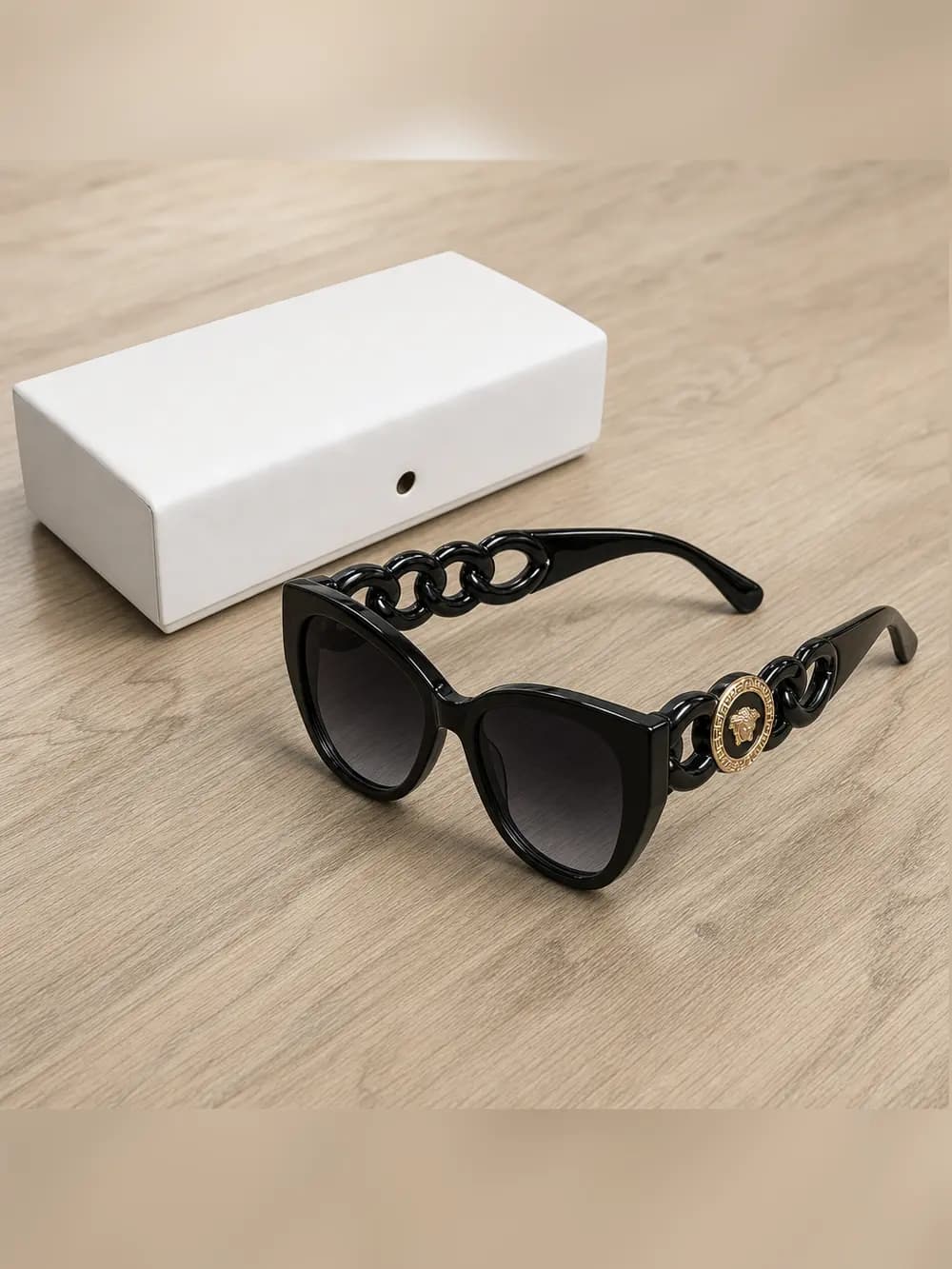 عینک آفتابی زنانه Versace — تصویر ۲