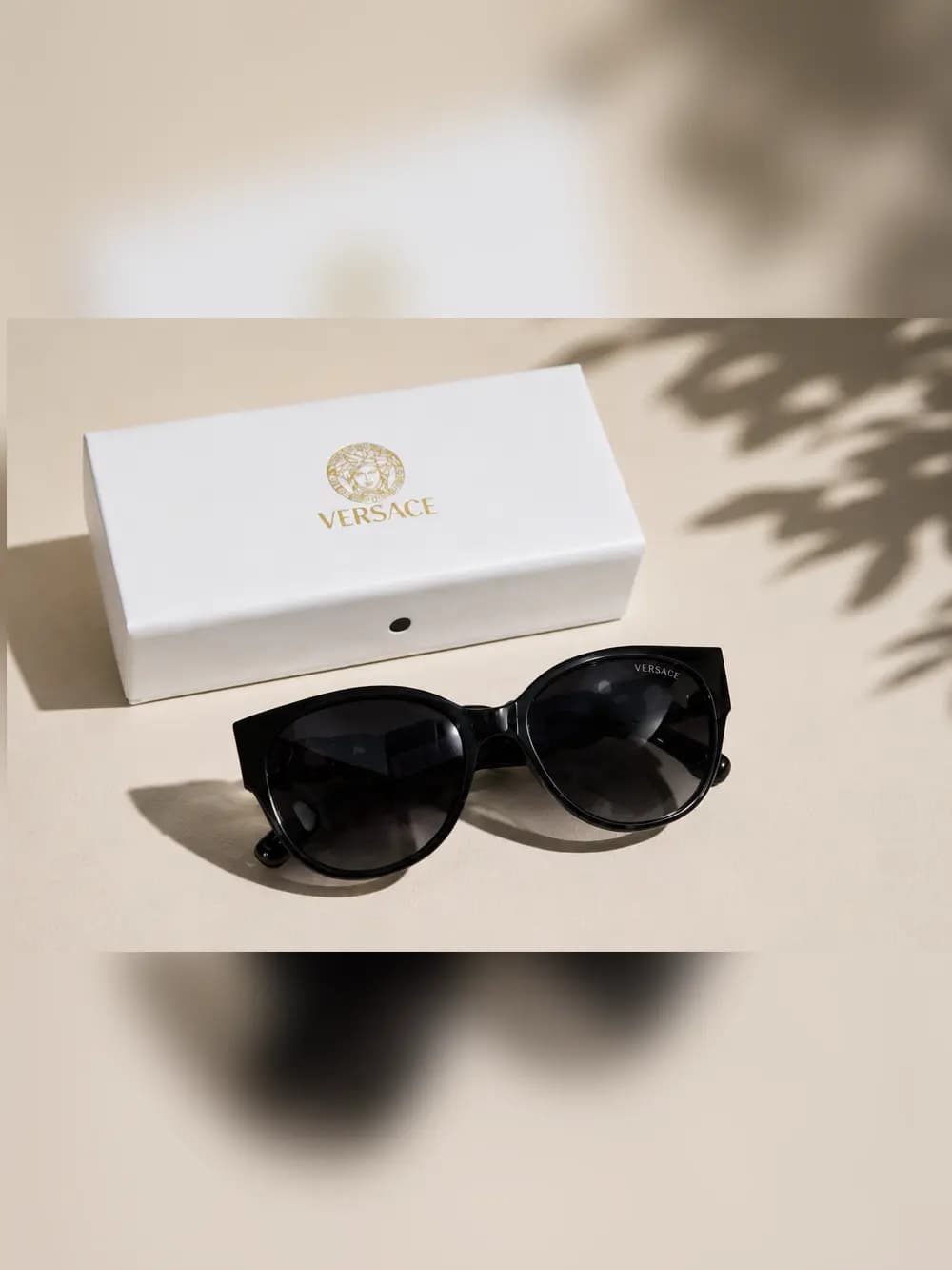 عینک آفتابی زنانه Versace — تصویر ۳