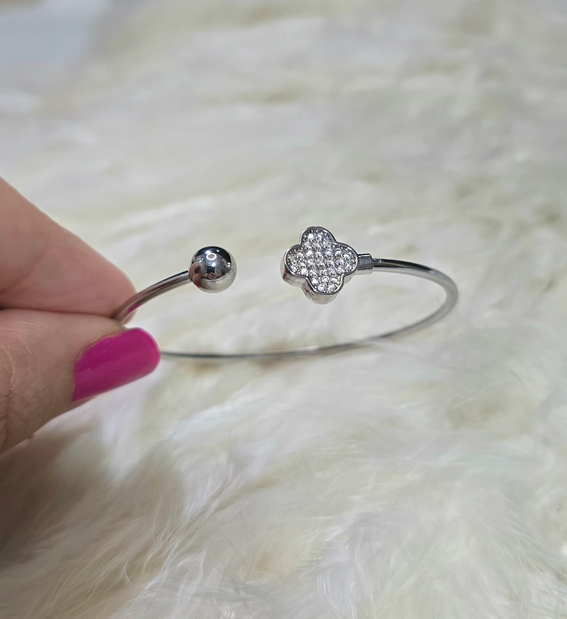 دستبند( تکدست ) ونکلیف نگین دار کد 3075 — تصویر ۳