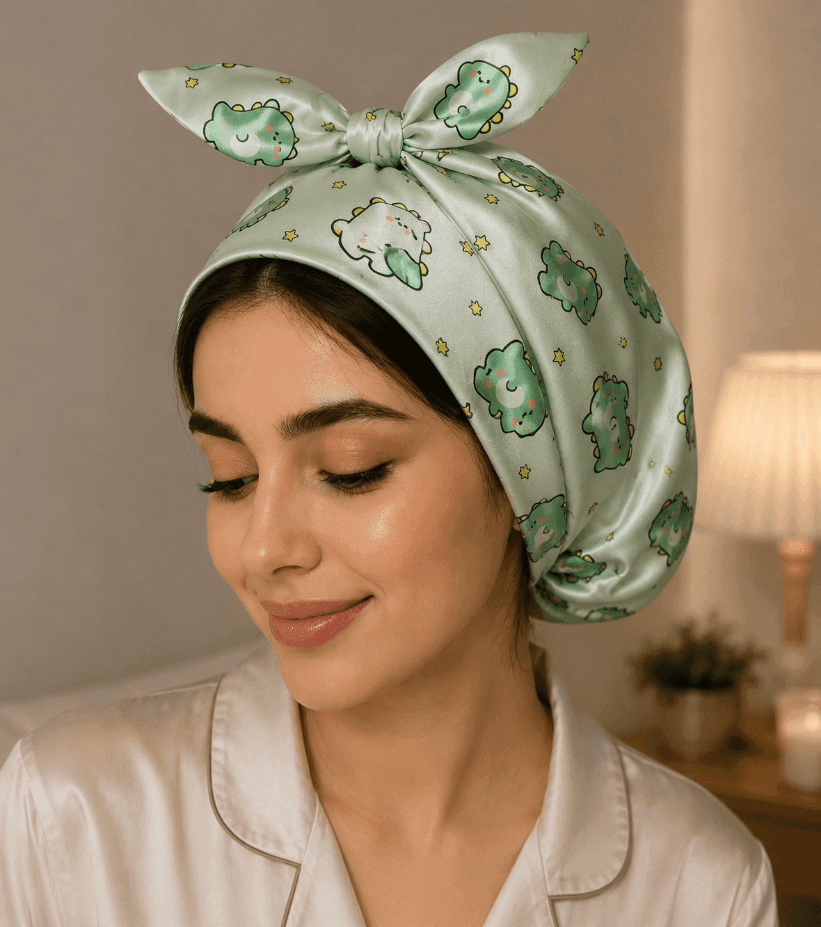 کلاه و روبالشی ساتن طرح دایناسور