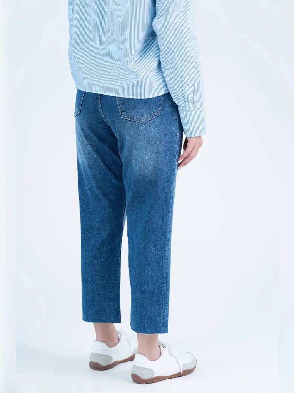 شلوار جین آبی ریگورال کراپ زنانه Threejeans کد 23071 — تصویر ۲