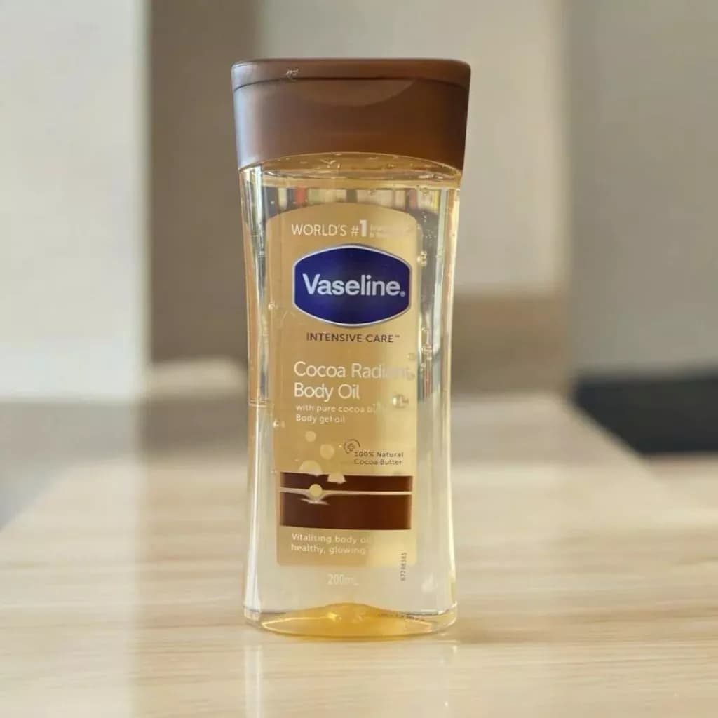 روغن بدن وازلین مدل Cocoa Radiant Body Oil with Pure Cocoa Butter حجم 200 میلی ‌لیتر — تصویر ۵
