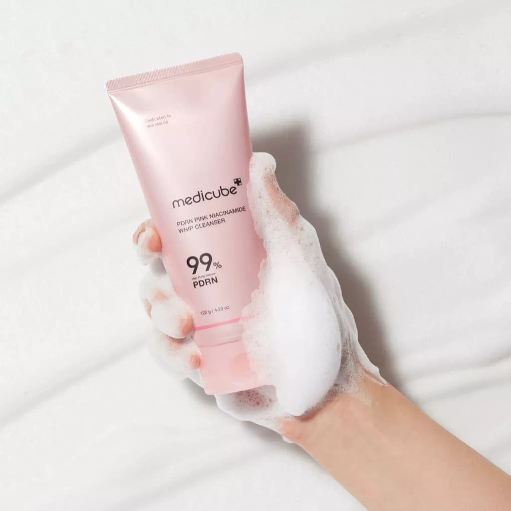 شوینده خامهای PDRN و نیاسینامید مدیکیوب مدل PDRN Pink Niacinamide Whip Cleanser حجم 120 گرم — تصویر ۲