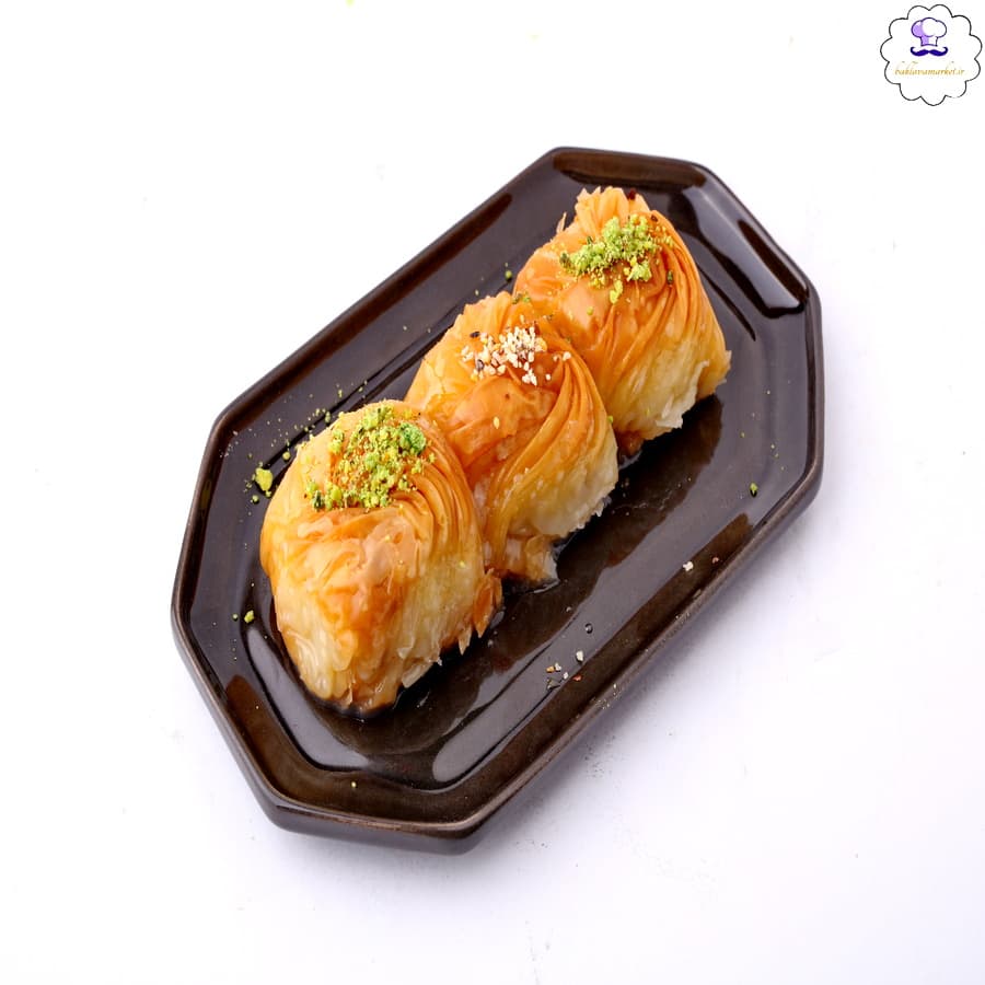 باقلوا گل گردو(کرمفیل)شیرعسل استانبولی