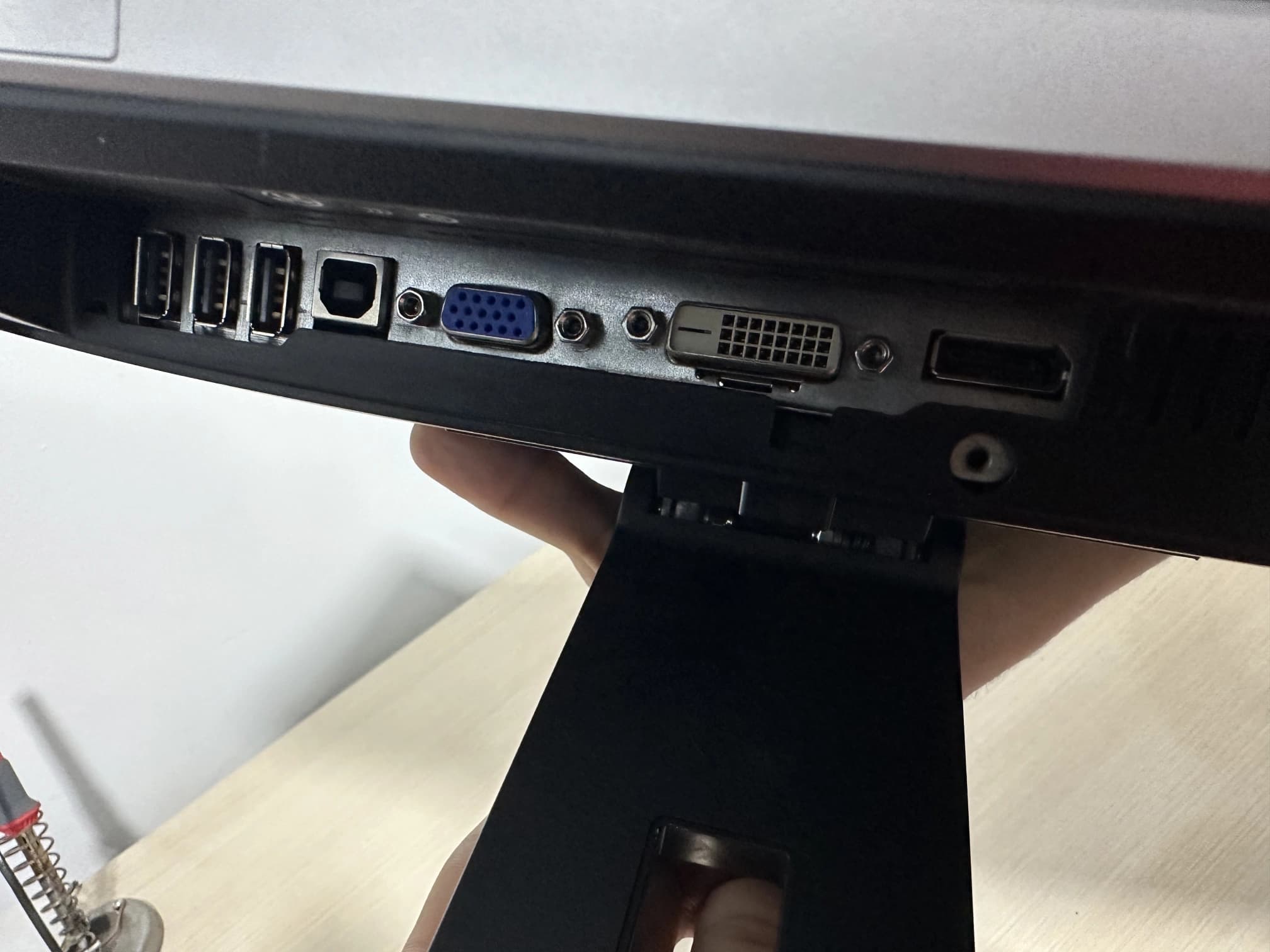 مانیتور 20 اینچ Dell p2014 پنل ips استوک — تصویر ۴