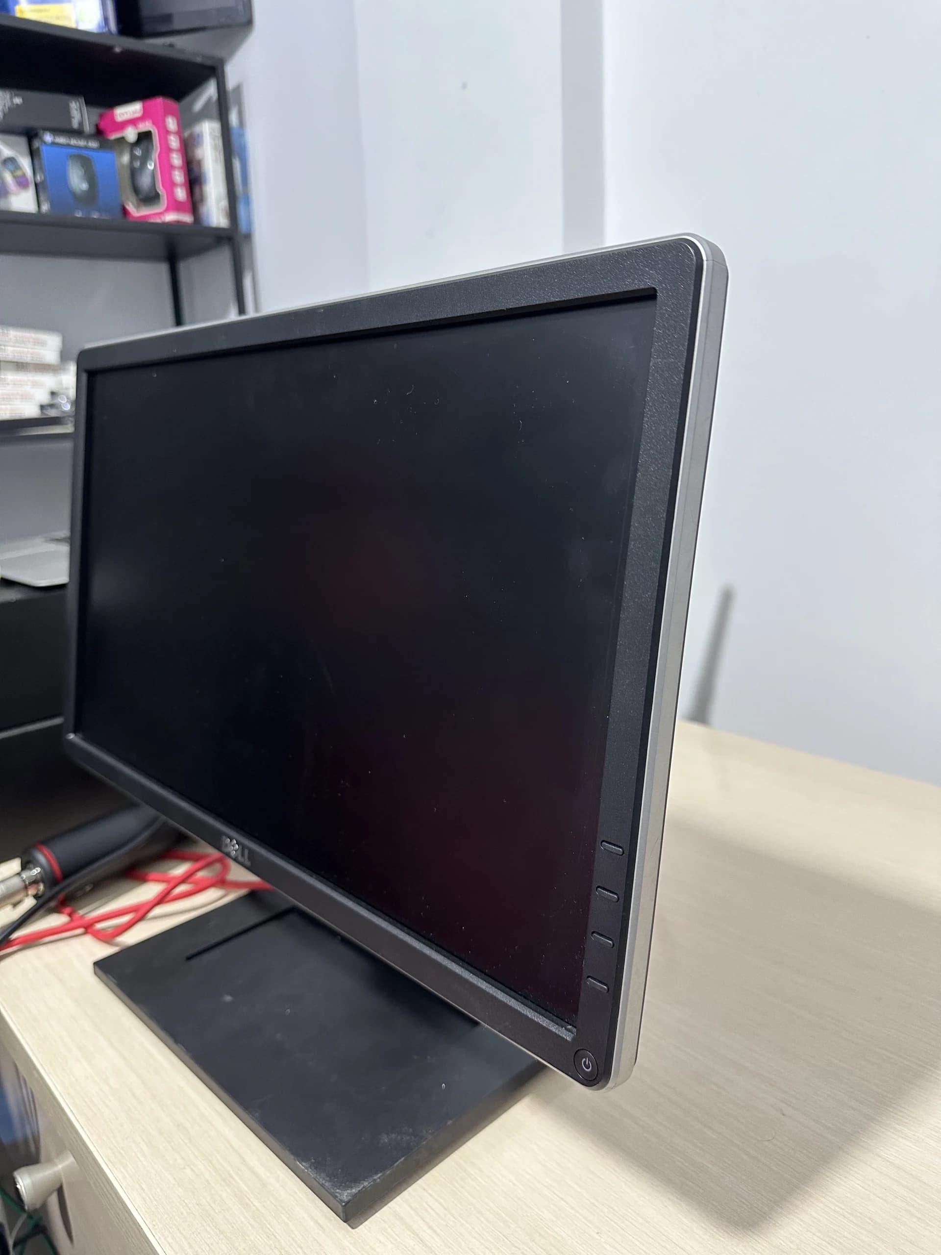 مانیتور 20 اینچ Dell p2014 پنل ips استوک — تصویر ۲