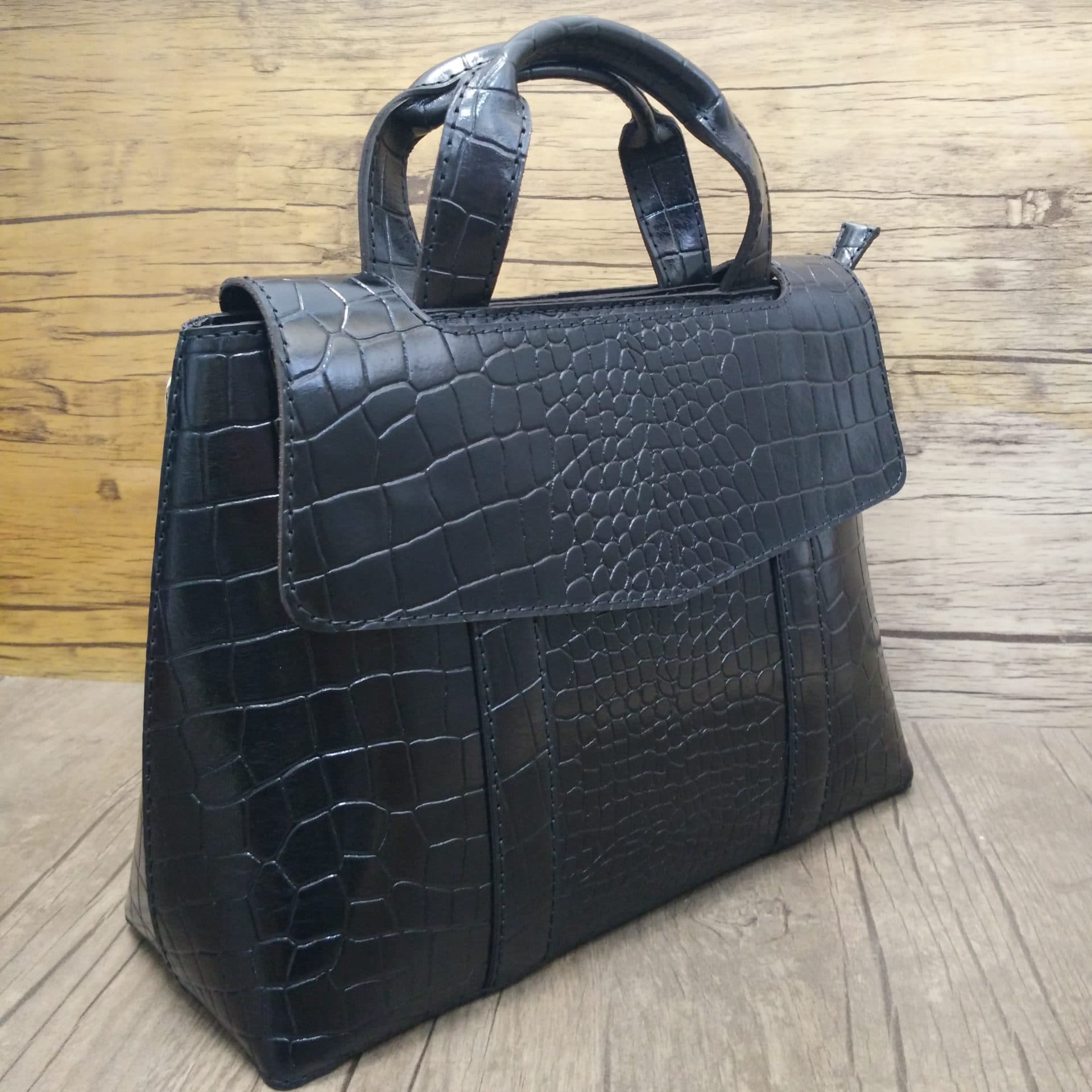 کیف اداری مجلسی زنانه چرم طبیعی گاوی مدل i-200 مشکی سنگی مات ایزاکو