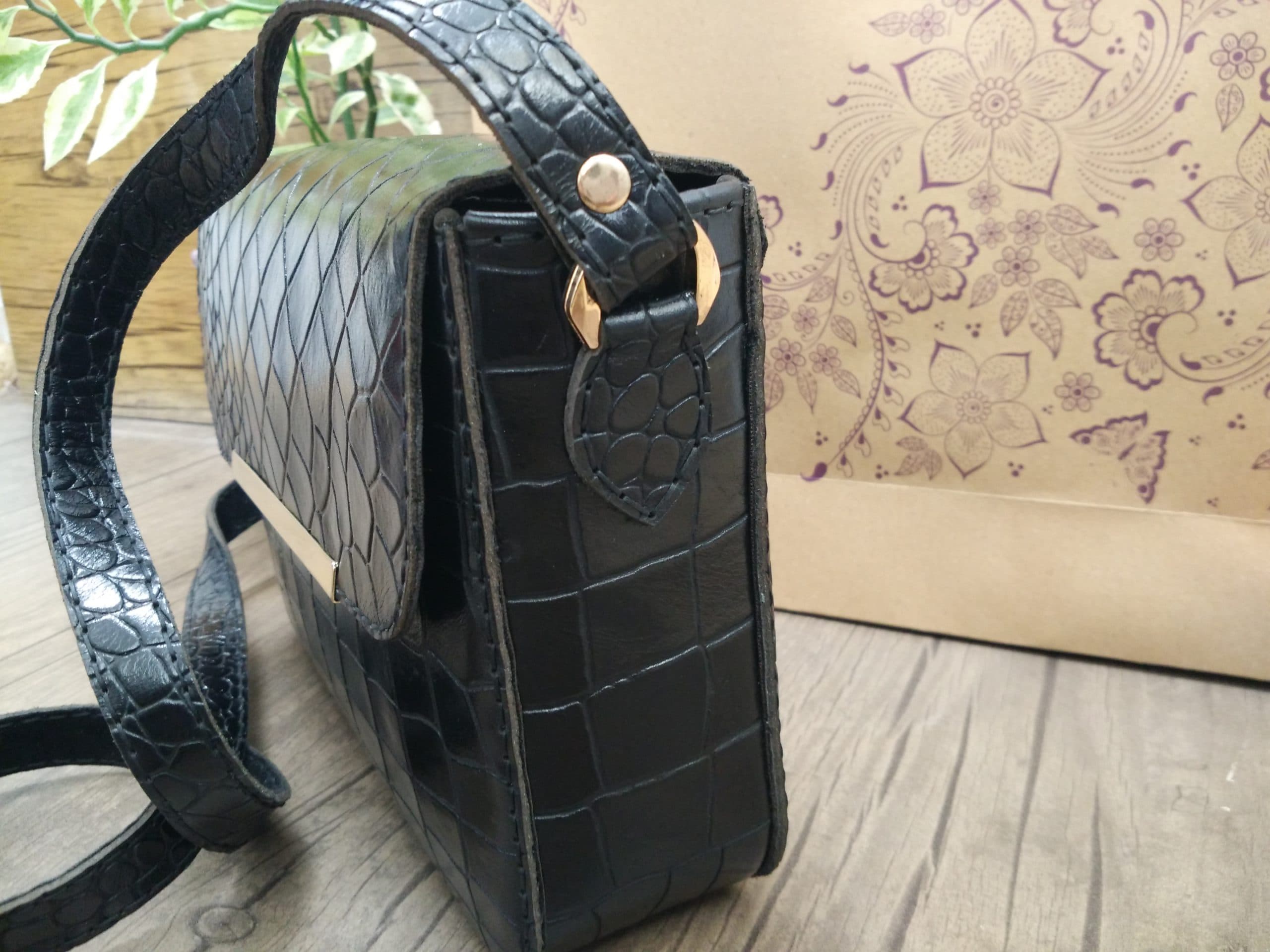 کیف دوشی زنانه ایرانا — تصویر ۳