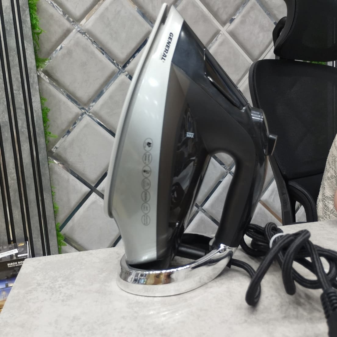 اتو بخار دستی جنرال ژاپن پلاس مدل GE-9865 توان 3500 وات با کفی استیم گلاید پلاس — تصویر ۷