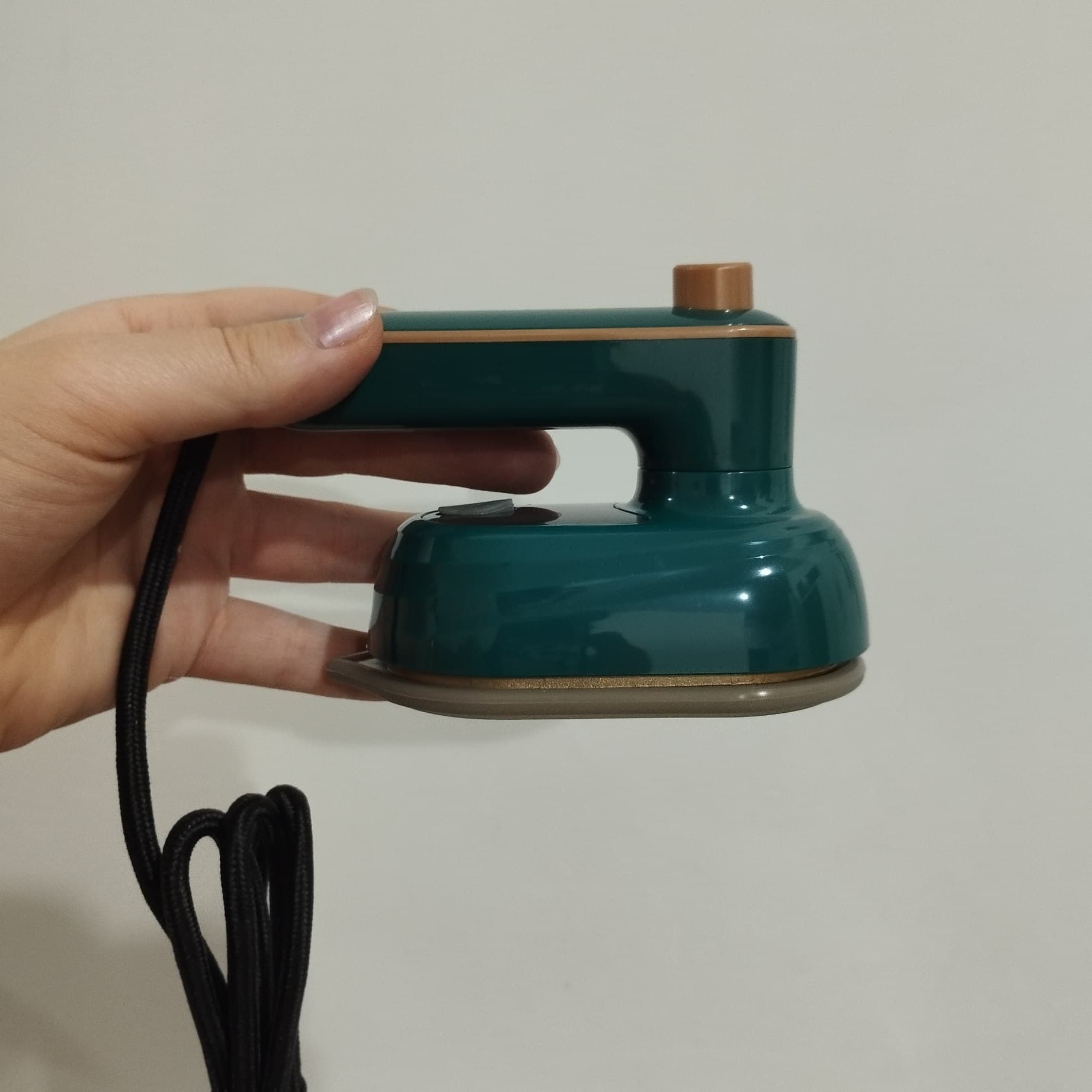 اتوی بخار مسافرتی تاشو مدل HX-6168 — تصویر ۷