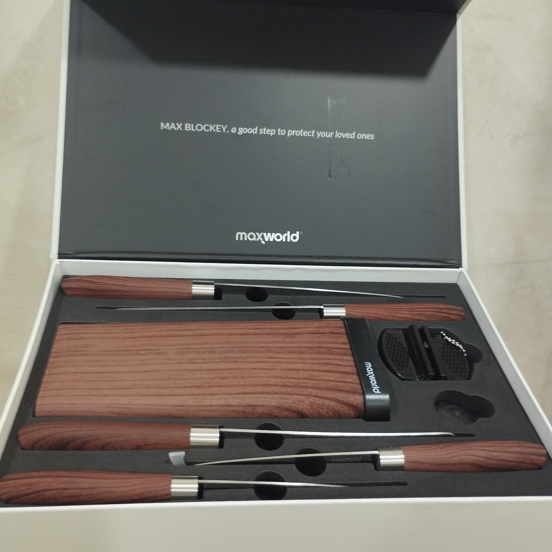 ست چاقوی مکسورلد مدل BLOCKEY با قفل مغناطیسی کودک (۵ پارچه به همراه بلوک و تیزکن) کد MB1BR — تصویر ۲