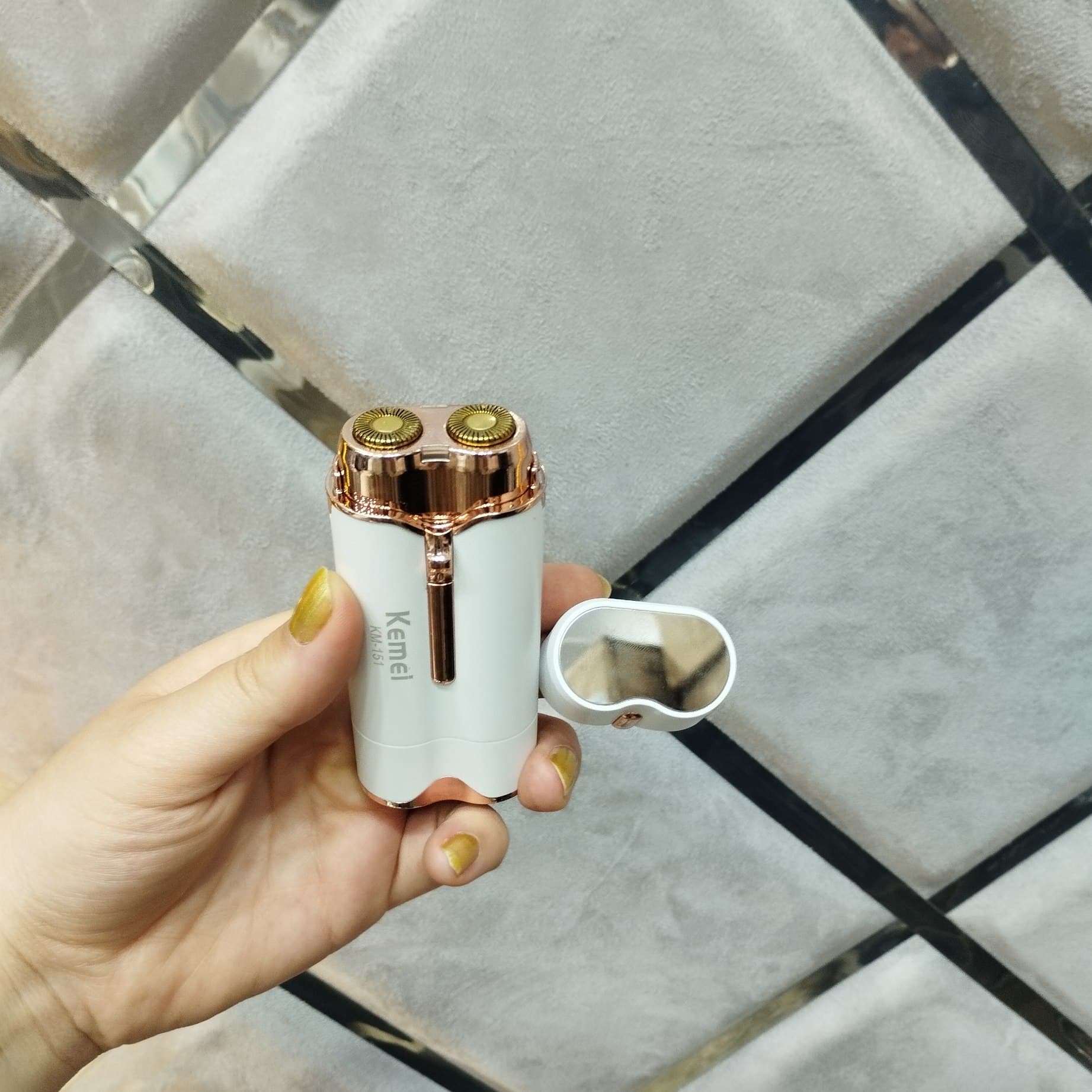 ماشین اصلاح بانوان و تریمر ابرو کیمی مدل KM-151 — تصویر ۲