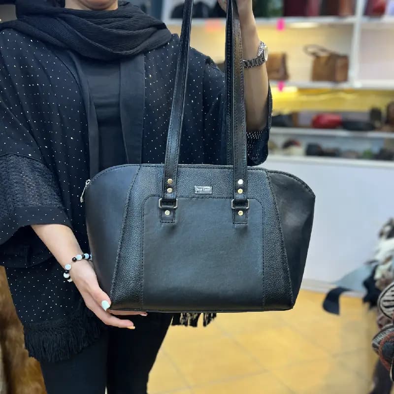 کیف دستی سایز بزرگ چرم مشکی کد 42 — تصویر ۲