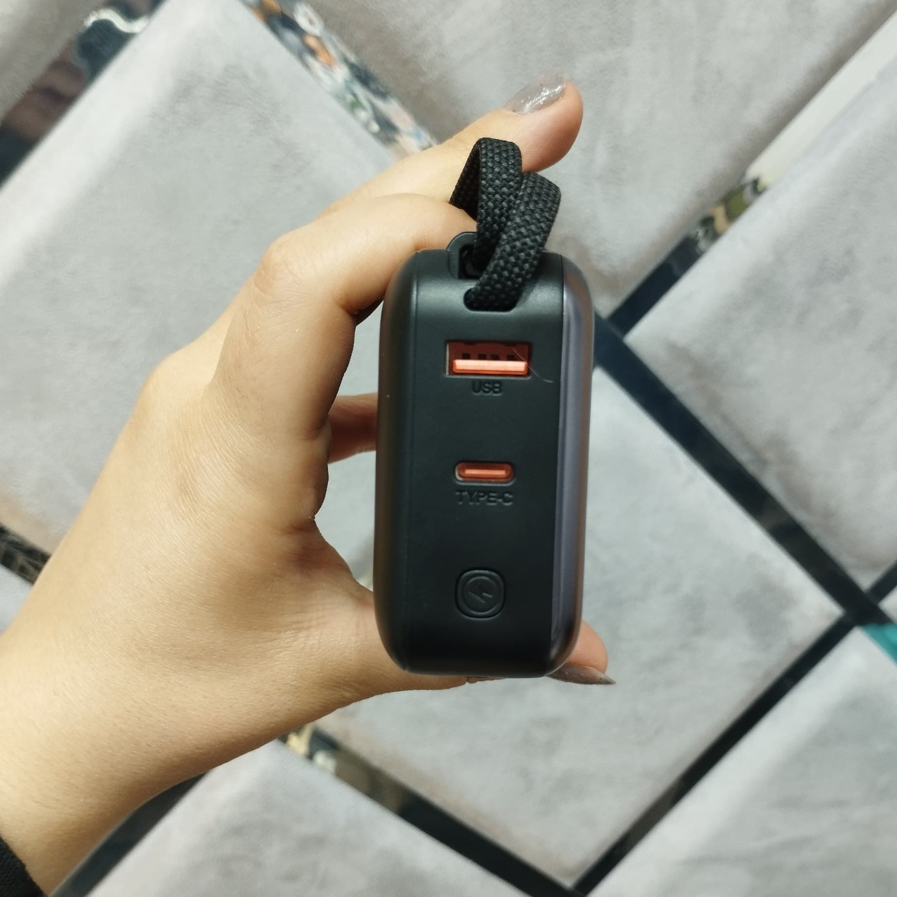 پاوربانک ۲۰۰۰۰ فست شارژ DOOC مدل DPB-830 (دارای کابل داخلی) — تصویر ۵