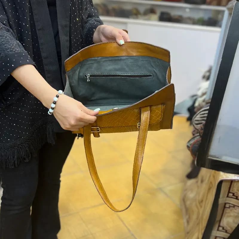 کیف دستی چرم مشکی کد ۳۵ — تصویر ۸