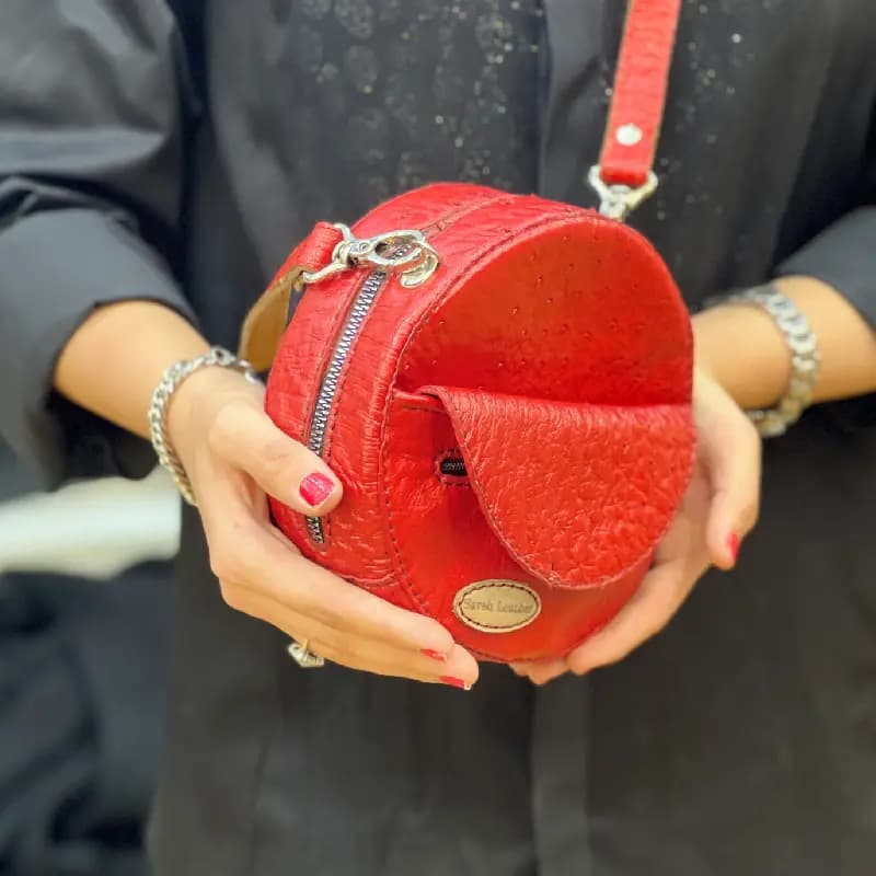 کیف دوشی چرم قرمز کد 7 — تصویر ۳