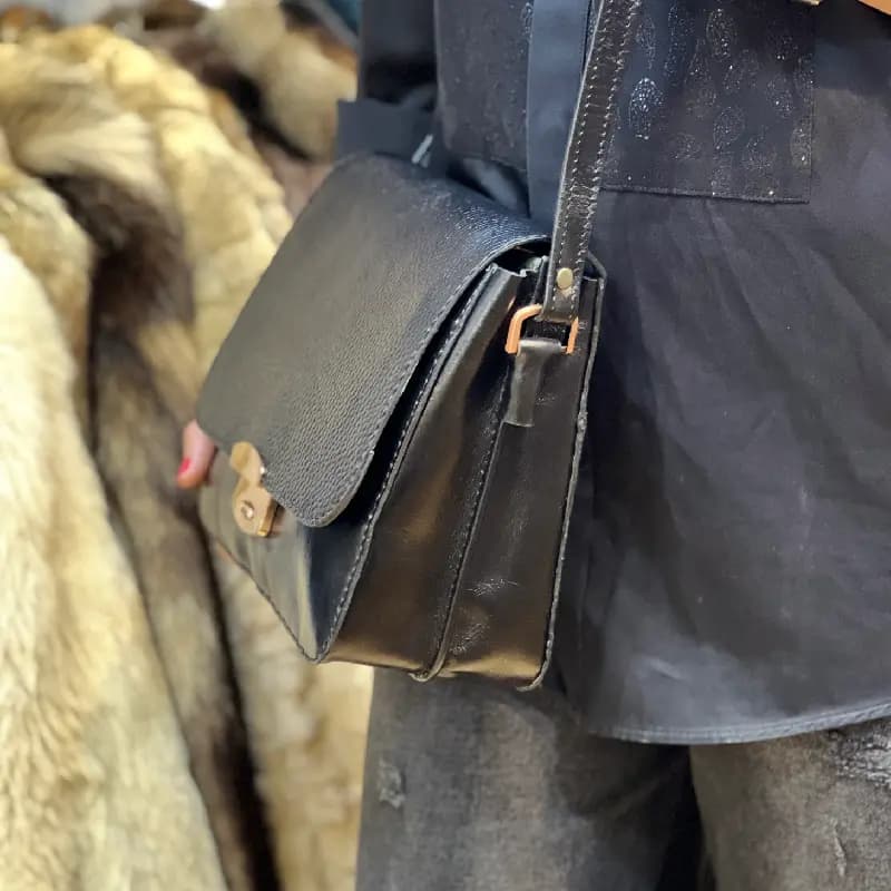 کیف دوشی چرم مشکی کد 6 — تصویر ۴