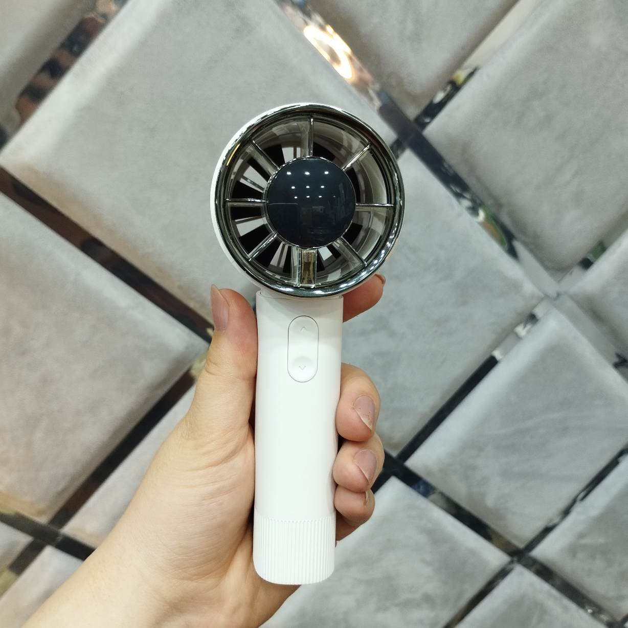 پنکه دستی شارژی پرقدرت مدل اسمارتویند M335 — تصویر ۲