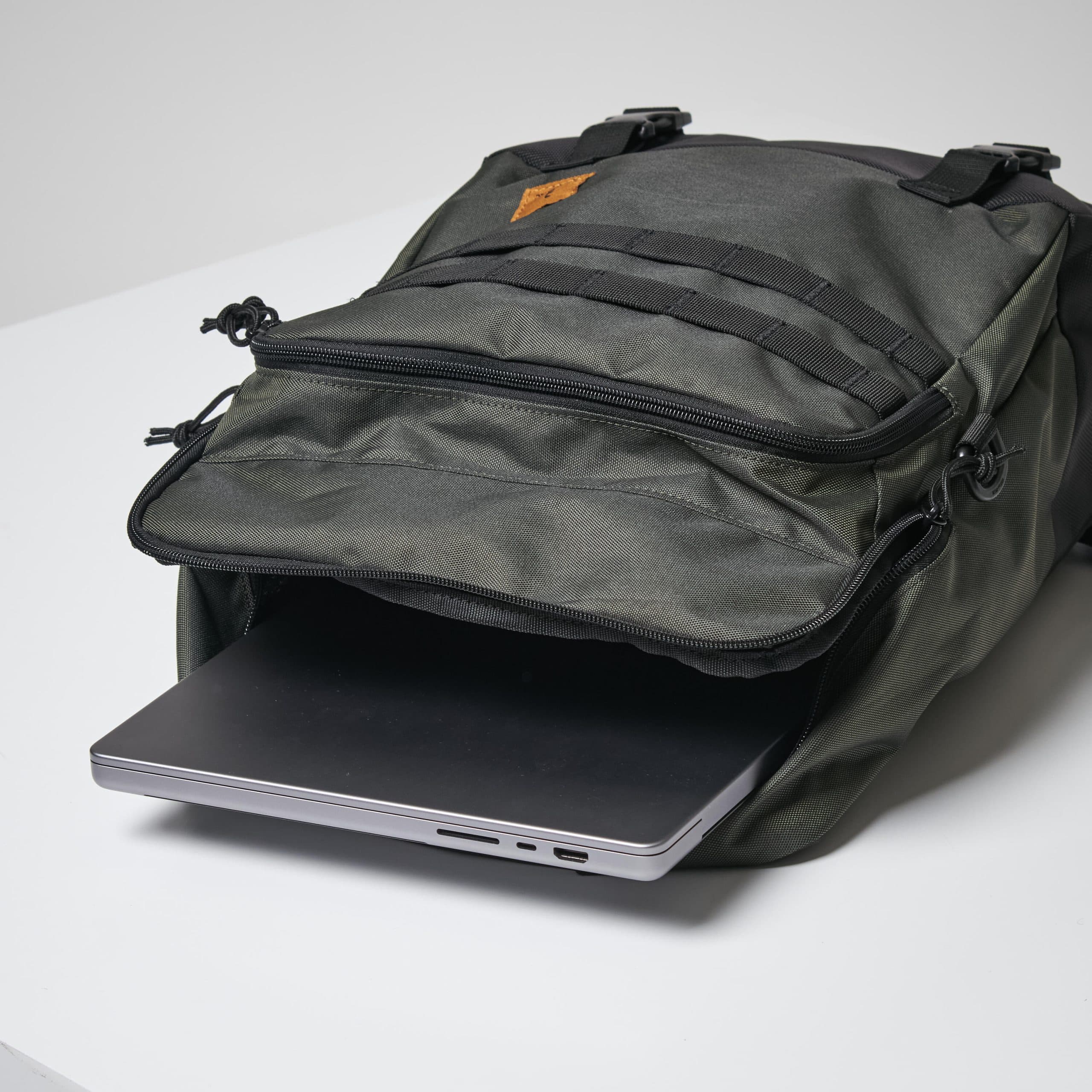 کوله پشتی سولوگناک 20 لیتری شکار Solognac Backpack – 20L – Hunting and Nature Watching 100 — تصویر ۷
