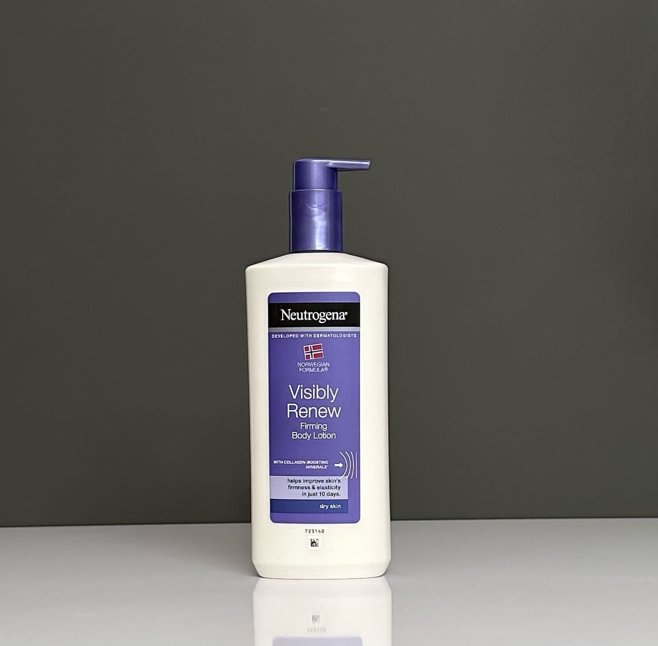 لوسیون بدن نوتروژینا Neutrogena مدل Visibly Renew حجم 400 میل اصلی