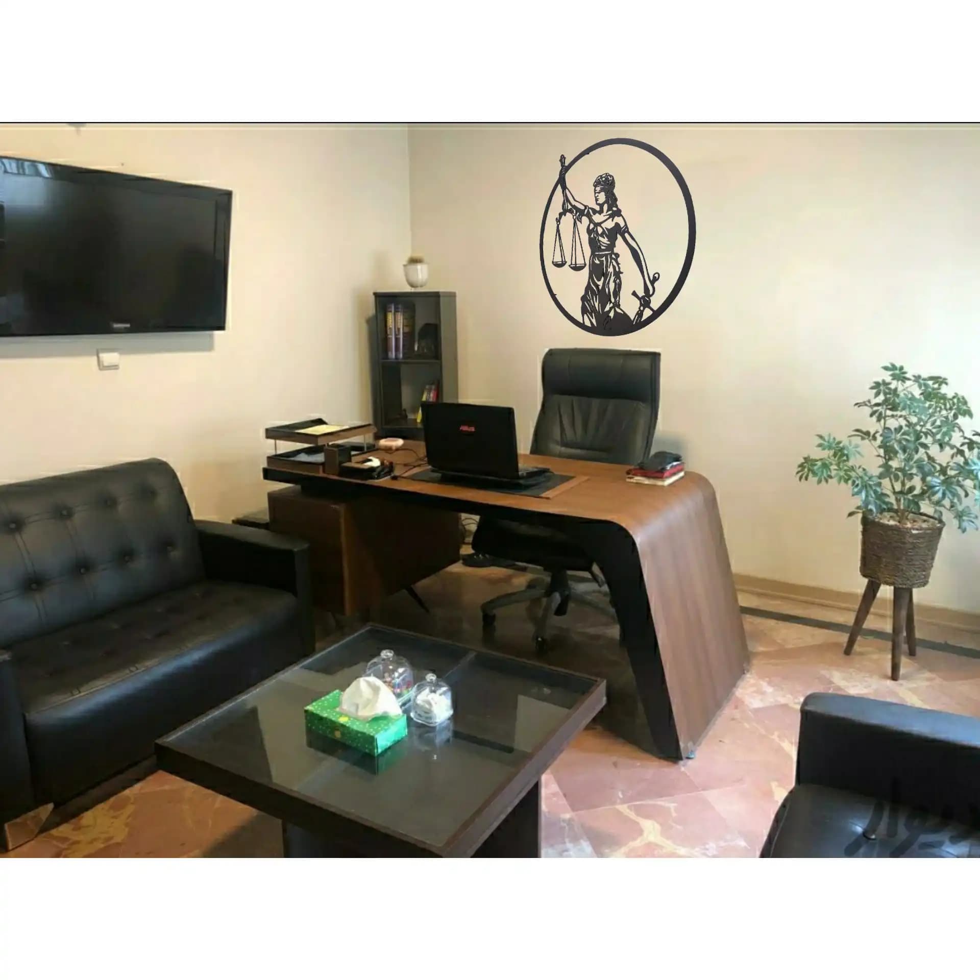 دیوار کوب فرشته عدالت فریم دایره — تصویر ۵