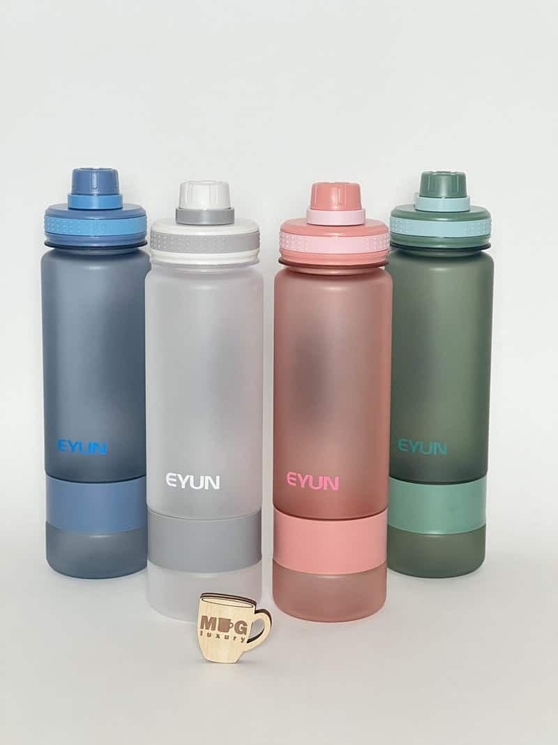 قمقمه EYUN درب پیچی دور سیلیکونی دسته دار 900 میل