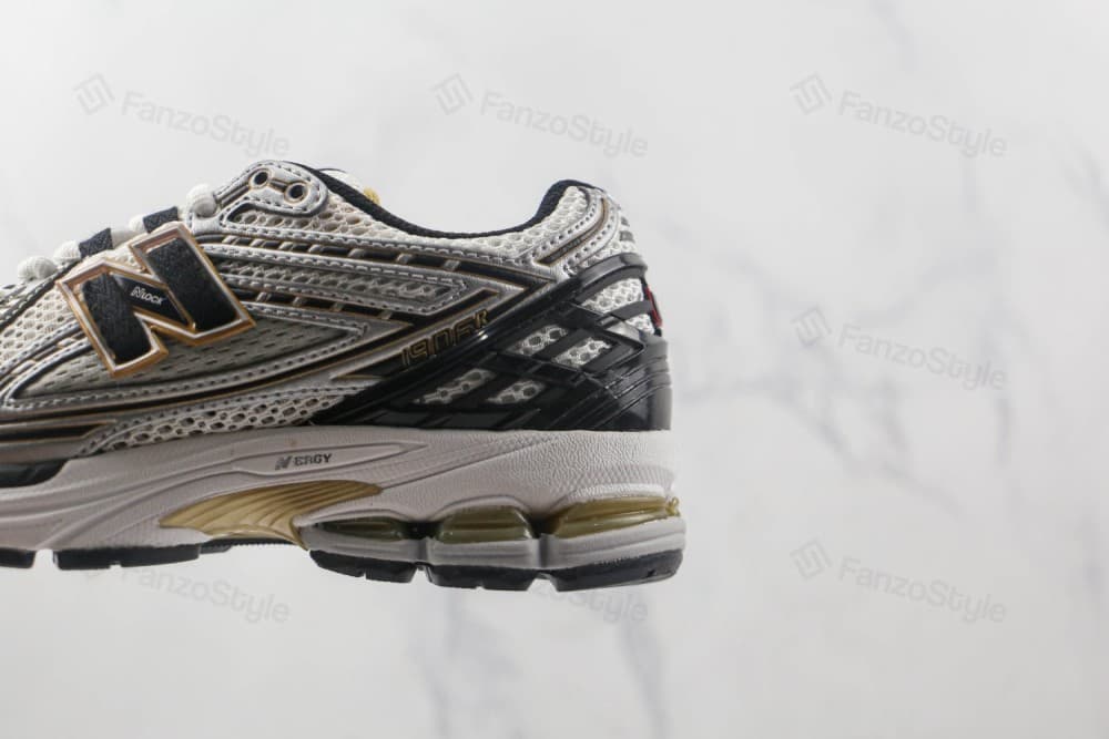 نیوبالانس ۱۹۰۶ “متالیک گلد”</br> NewBalance 1906R Metallic Gold — تصویر ۵
