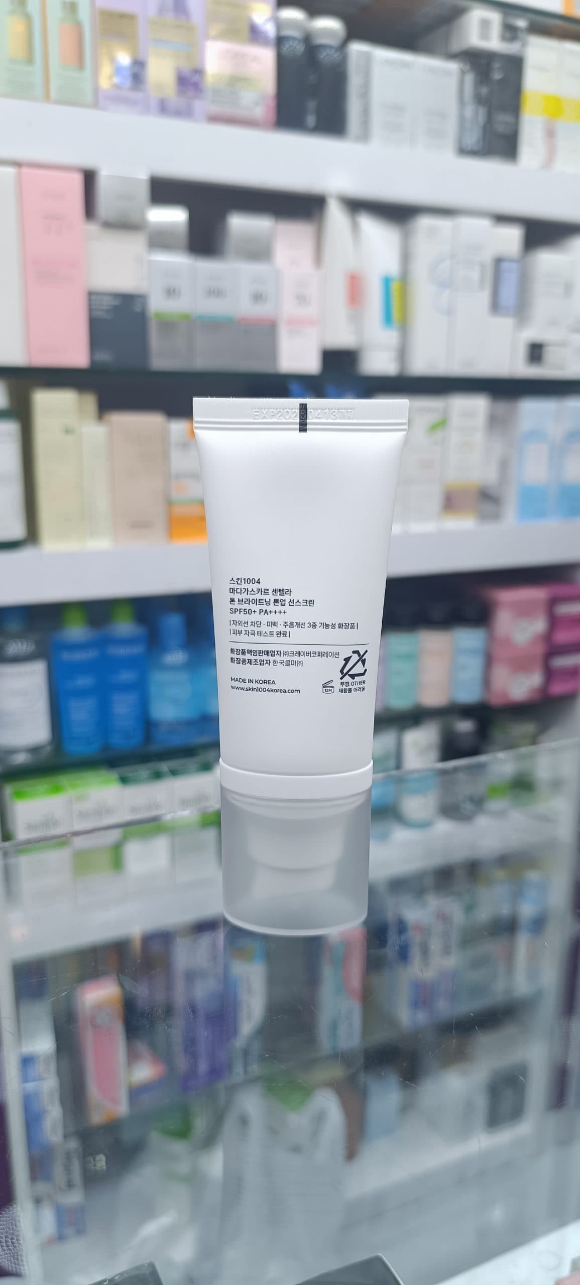 ضد آفتاب روشن کننده سنتلا suns creme tone brightening CENTELLA — تصویر ۳