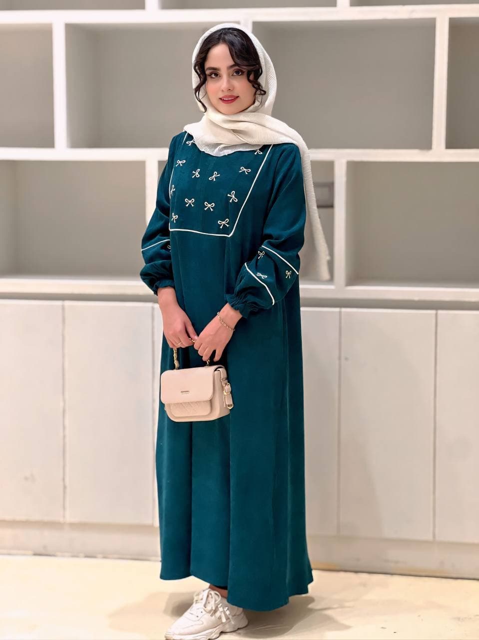 مانتو مخمل بلند طرح پاپیون — تصویر ۴
