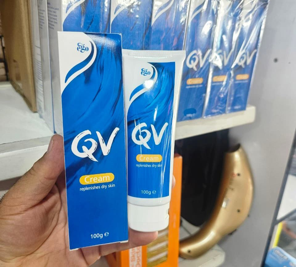 کرم مرطوب کننده قوی دست و صورت کیووی QV حجم 100 گرم (اصلی)