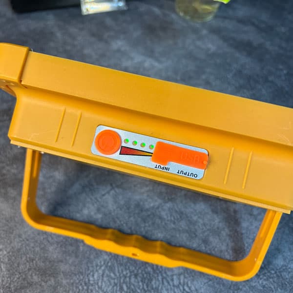 پروژکتور و پاوربانک شارژی خورشیدی اسمال سان مدل solar LED light SL D8 — تصویر ۵
