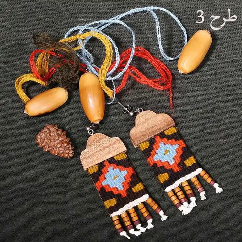 گوشواره سنتی گلیمی رونیاس | تلفیق با چوب — تصویر ۳