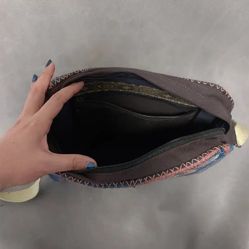 کیف گلیمی دستبافت مدل دیانا کد | با نقوش متفاوت گلیم در دو طرف — تصویر ۵