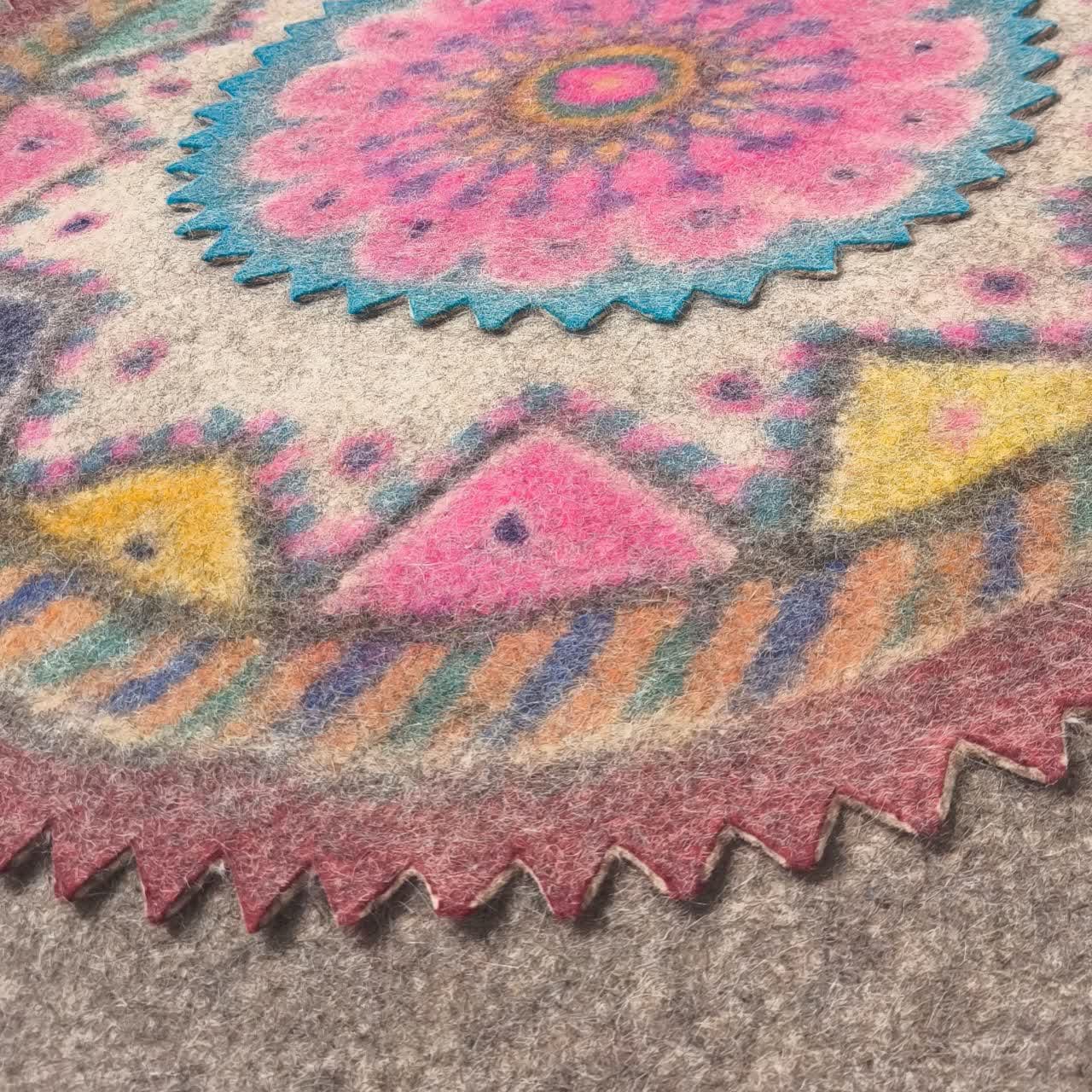 فرش نمدی سه لبه طرح شماره 4 — تصویر ۳