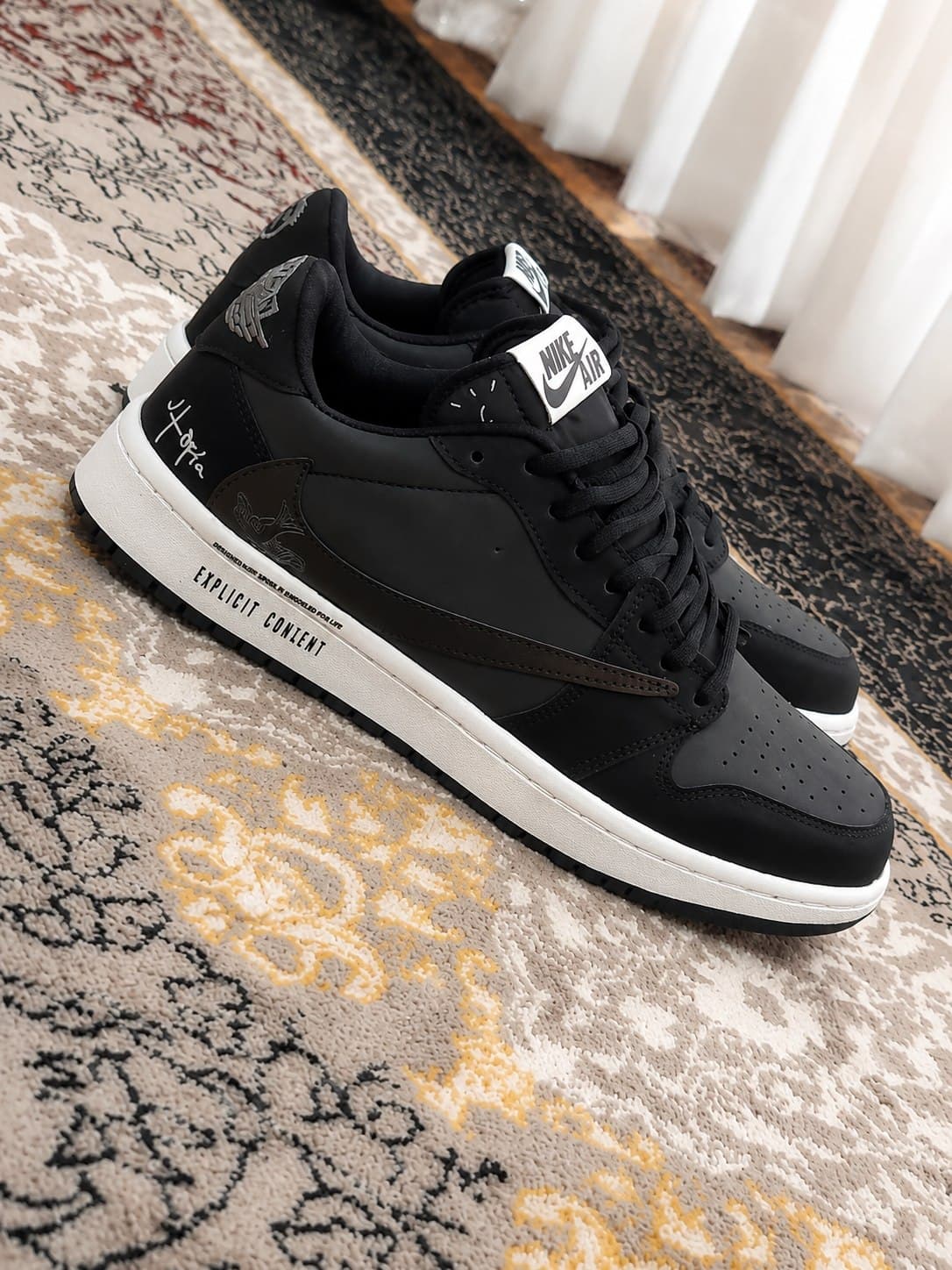 کتونی نایک ترویس مشکی یوتوبیا (۴۱-۴۴)