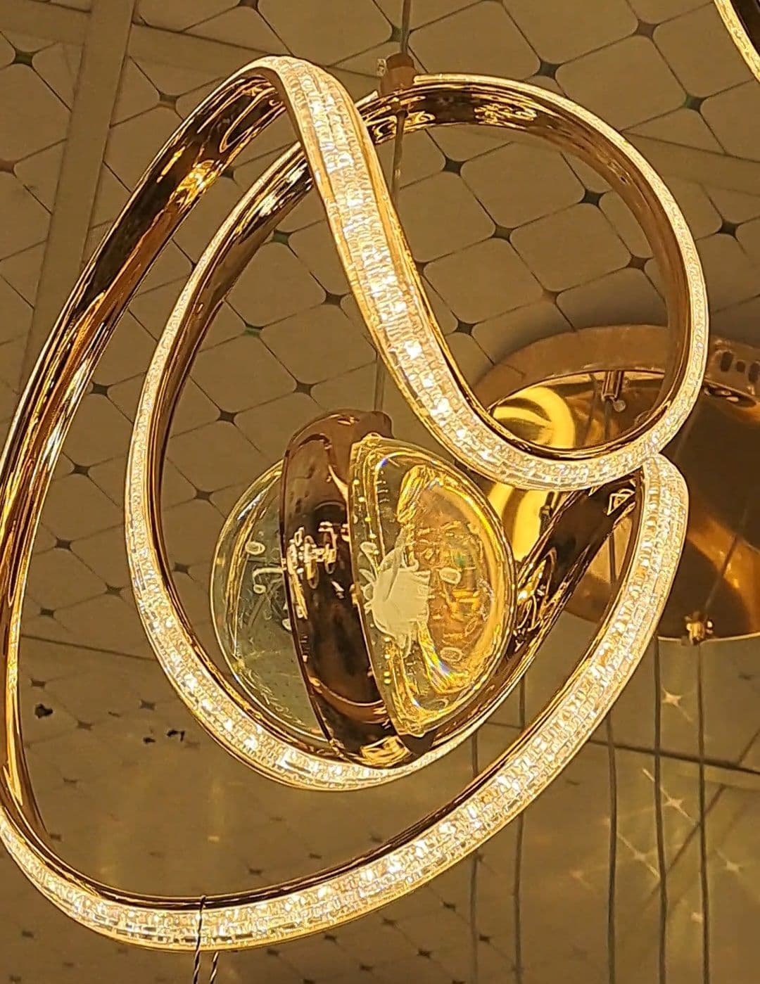 لوسترمدرن وارداتی کد143 گوی کریستالی طلایی