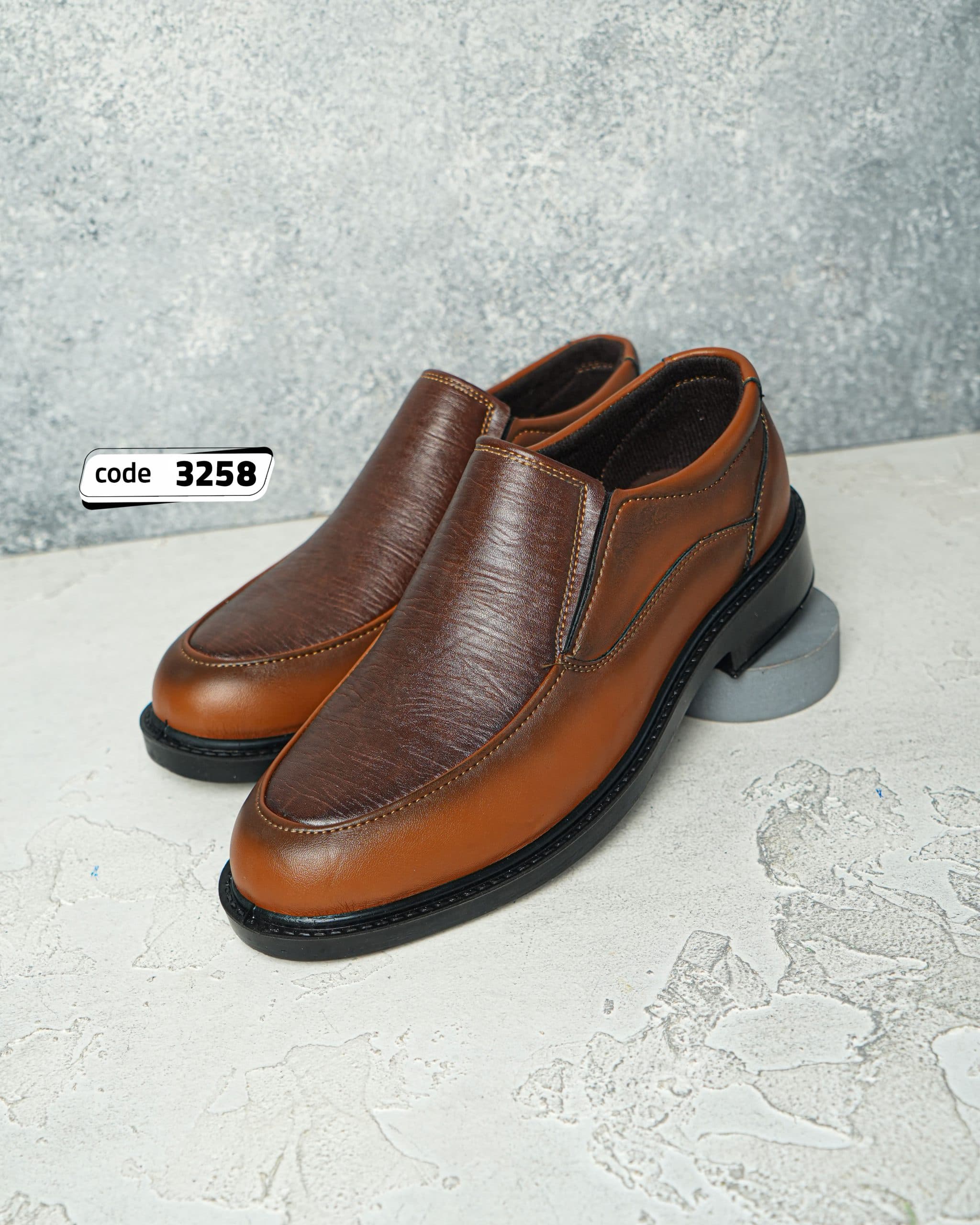 کفش بدون بند عسلی زیره مشکی مجلسی پاشنه دار رویه طرحدار (ک3258)