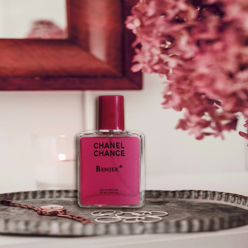 عطر جیبی زنانه بنجک مدل شنل چنس با رایحه گلی، معتدل حجم 30 میلی‌لیتر — تصویر ۳