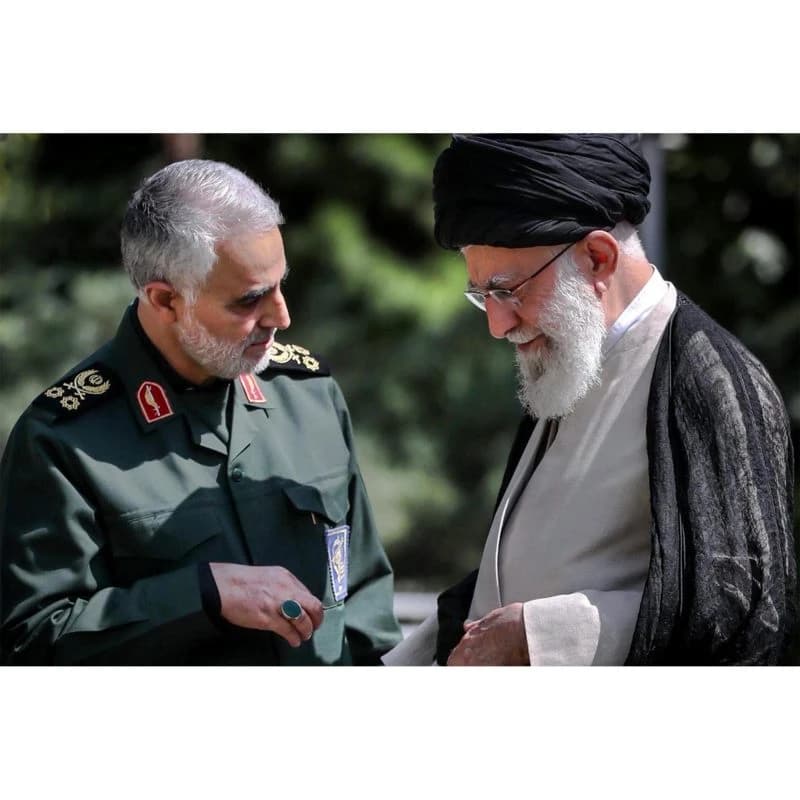 تابلو شاسی طرح تصویر رهبری و شهید قاسم سلیمانی کد 02