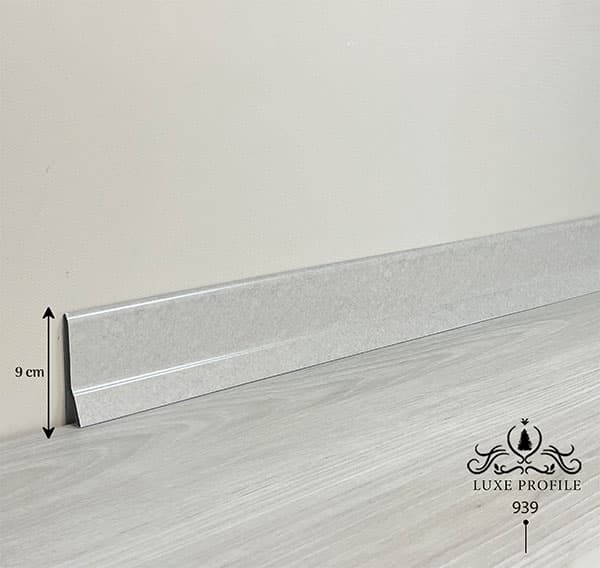 قرنیز پی وی سی 9cm کد 939
