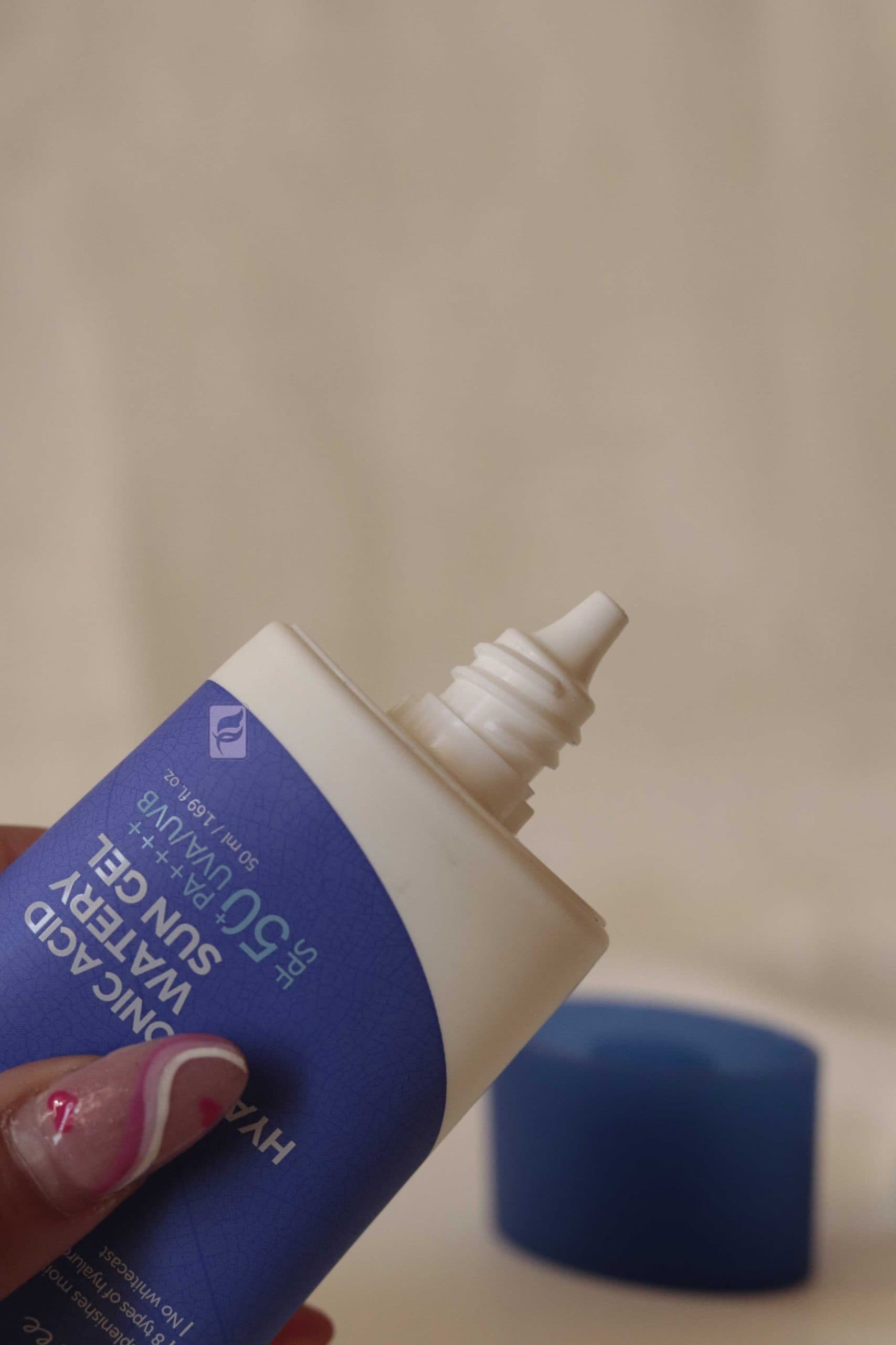 کرم ضدآفتاب سان واتری ایزنتری Spf50 — تصویر ۳