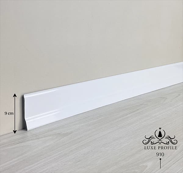 قرنیز سفید براق پی وی سی 9cm کد 910
