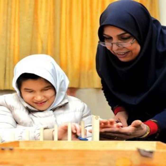 رساله مجتمع آموزشی کم بینایان و نابینایان در 70 صفحه با فرمت ورد