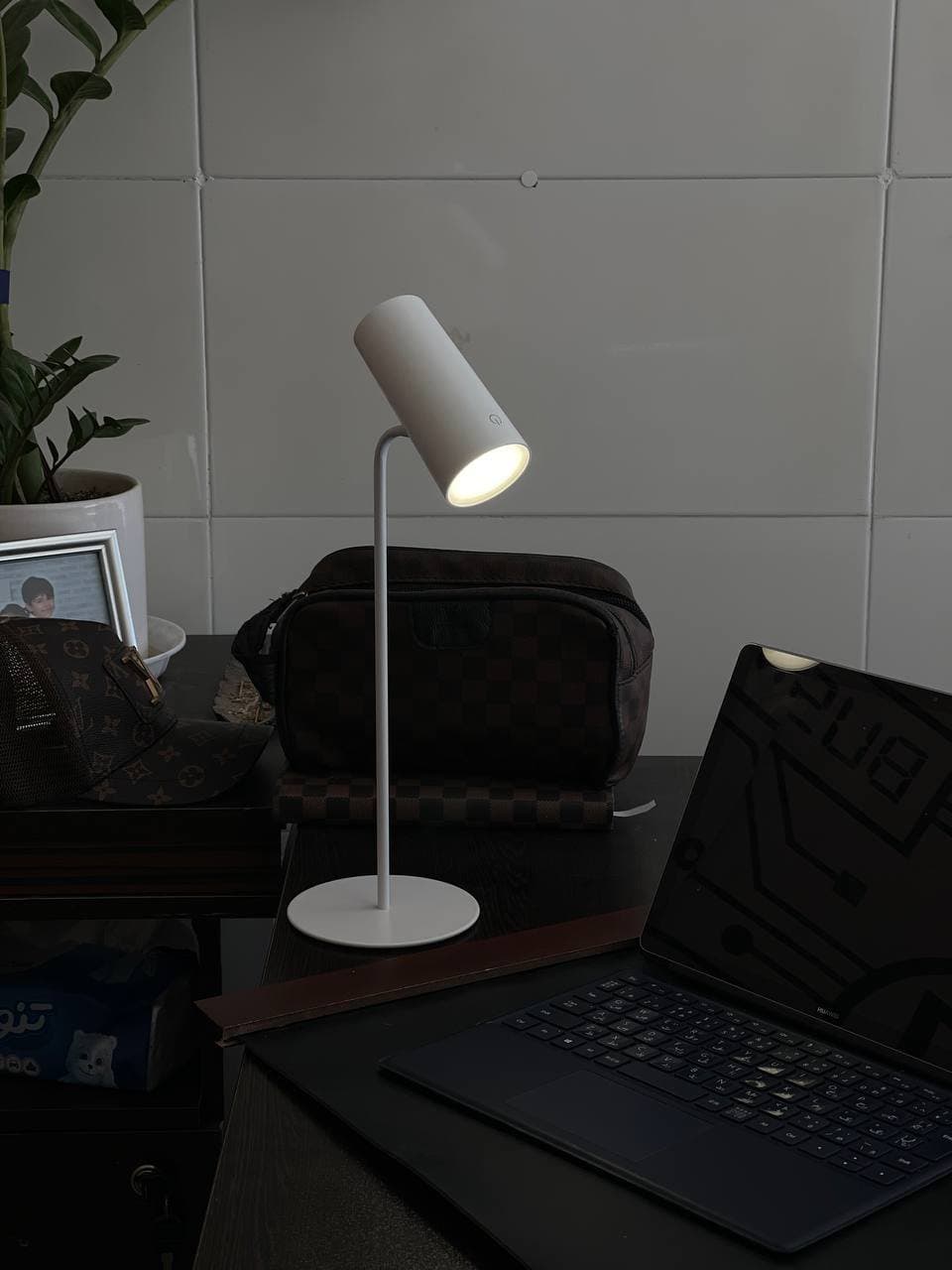 چراغ مطالعه مینیمال شارژی — تصویر ۵