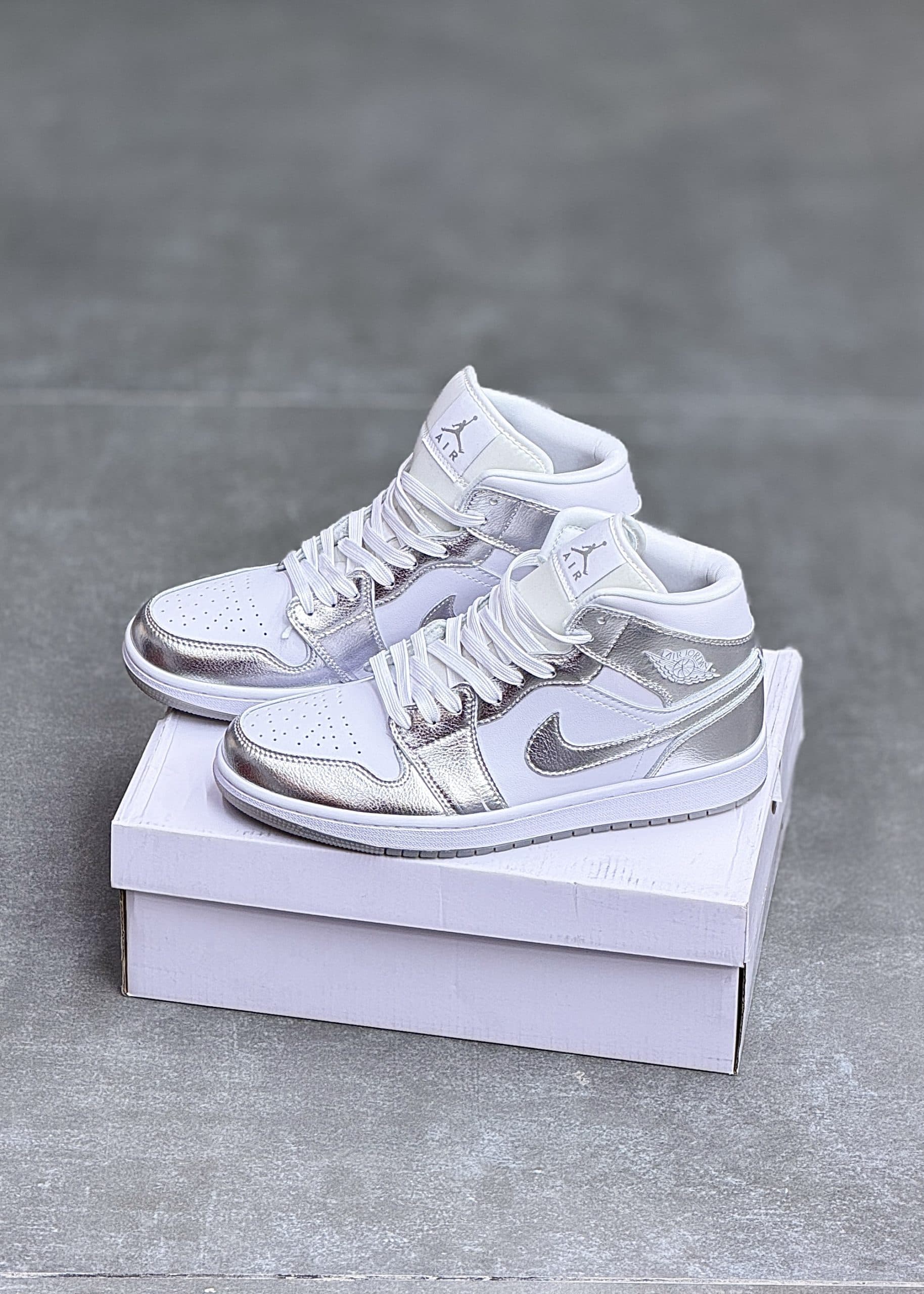 | نایک جردن ساقدار سفید نقره ای | NIKE JORDAN 1 HIGE MID WHITE SILVER