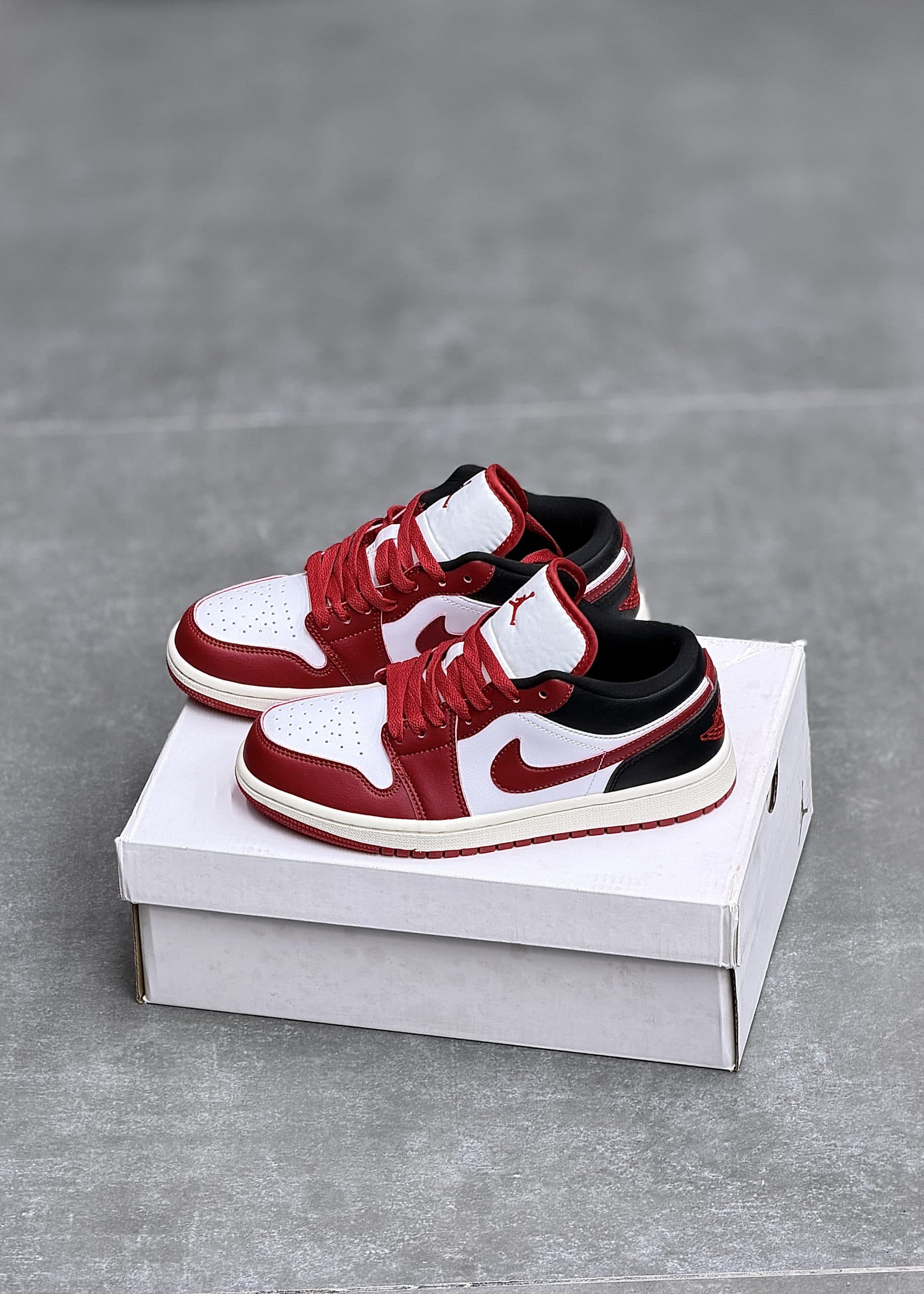 نایک جردن وان بلک گیم رد| Jordan 1 Low BLACK GAME RED