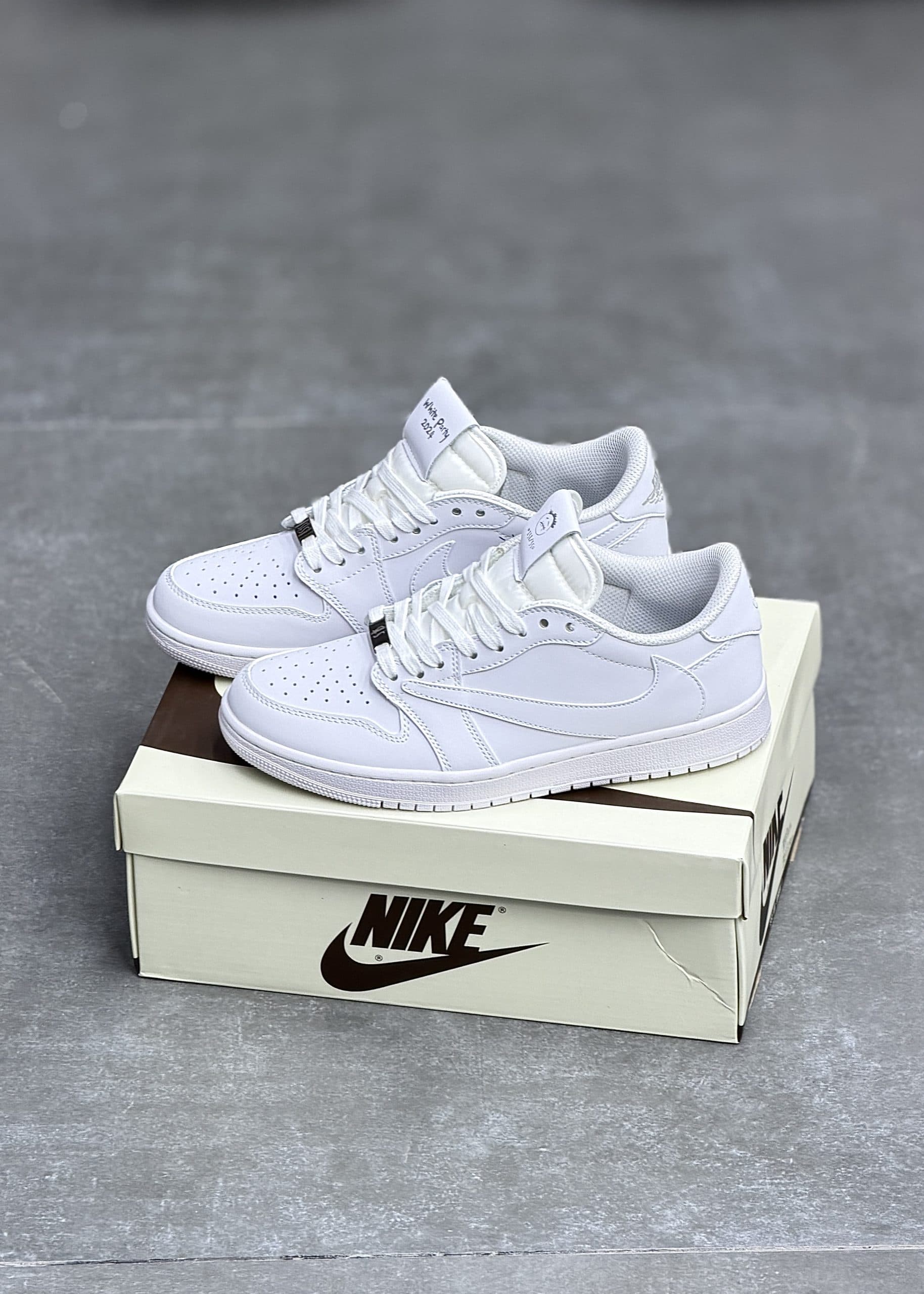 تراويس اسکات وایت پارتی | NIKE TRAVIS SCOTT WHITE PARTY — تصویر ۲