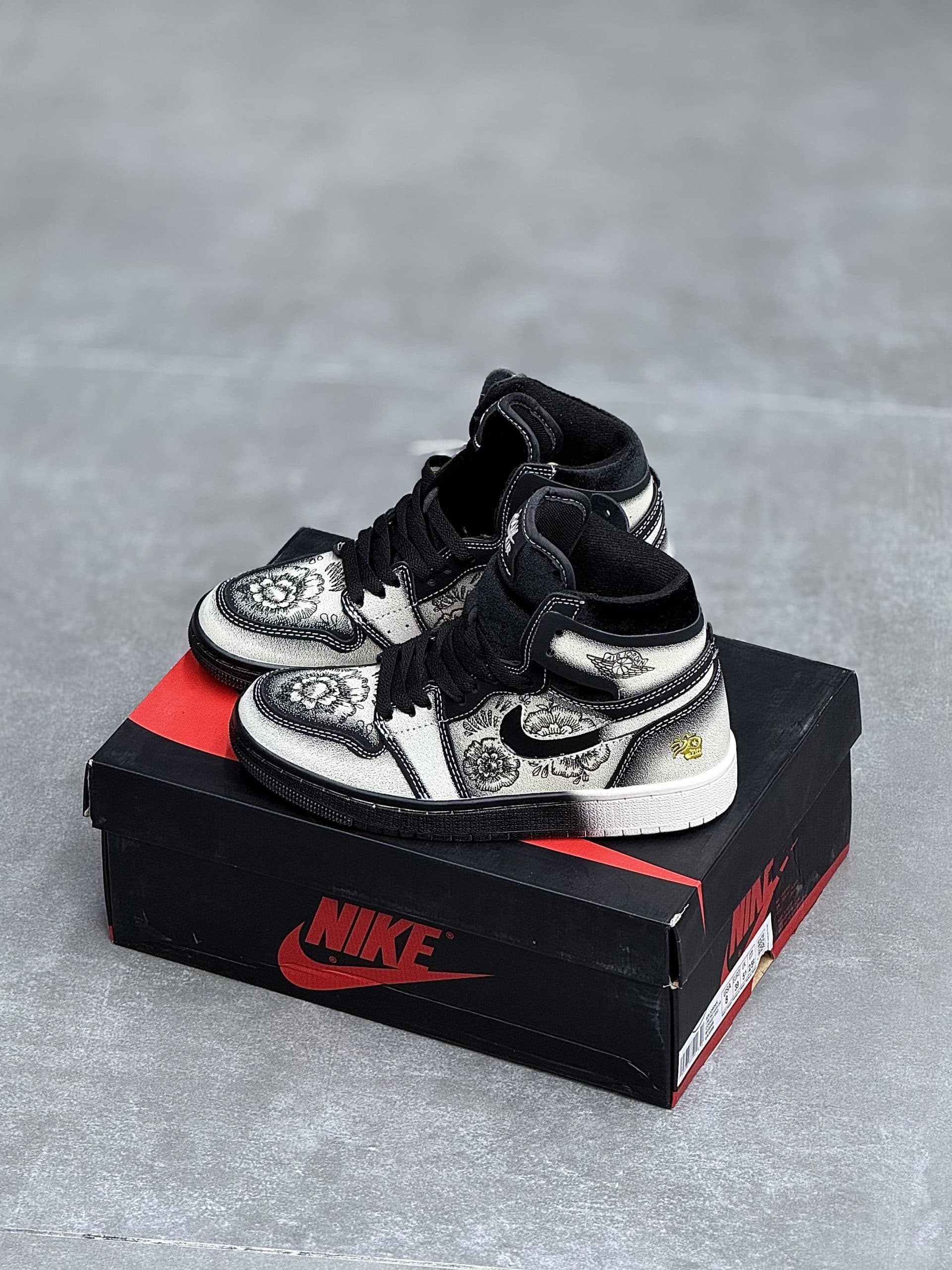 | نایک جردن ساقدار گلدار کاستوم | NIKE JORDAN 1 HIGE CASTOM FLOWER ARRANGEMENT